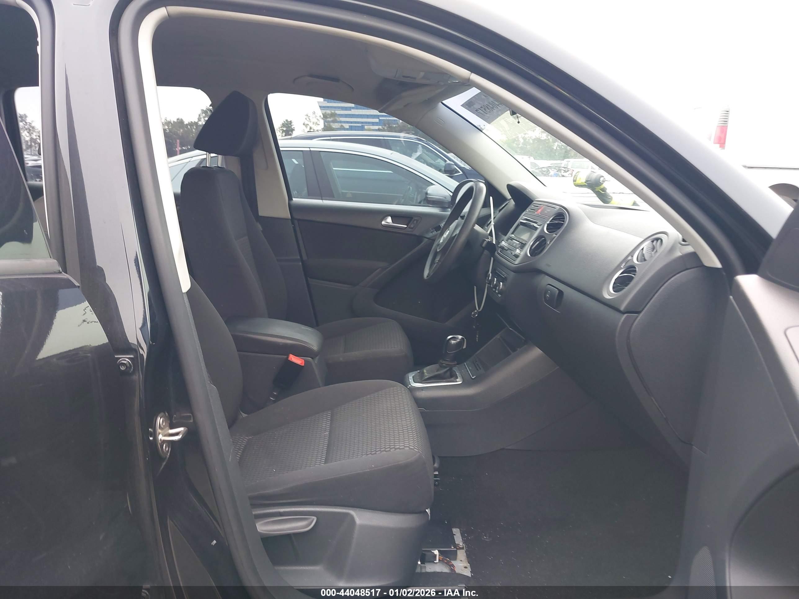 VOLKSWAGEN TIGUAN image 5