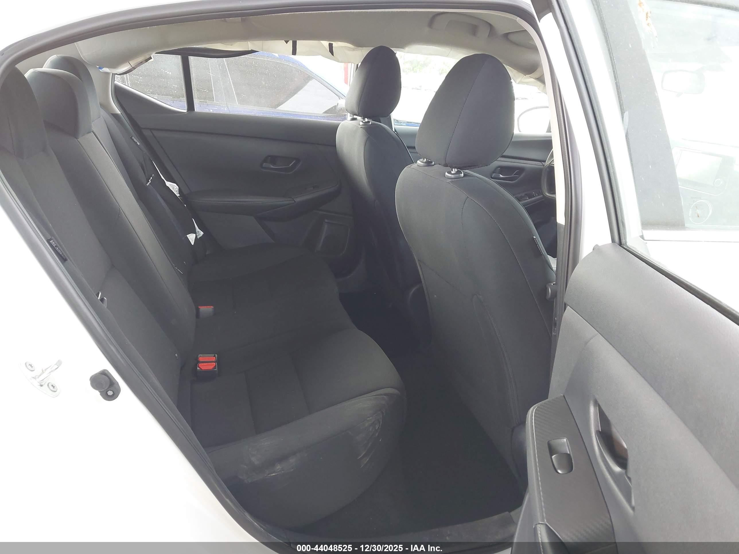 NISSAN SENTRA image 8