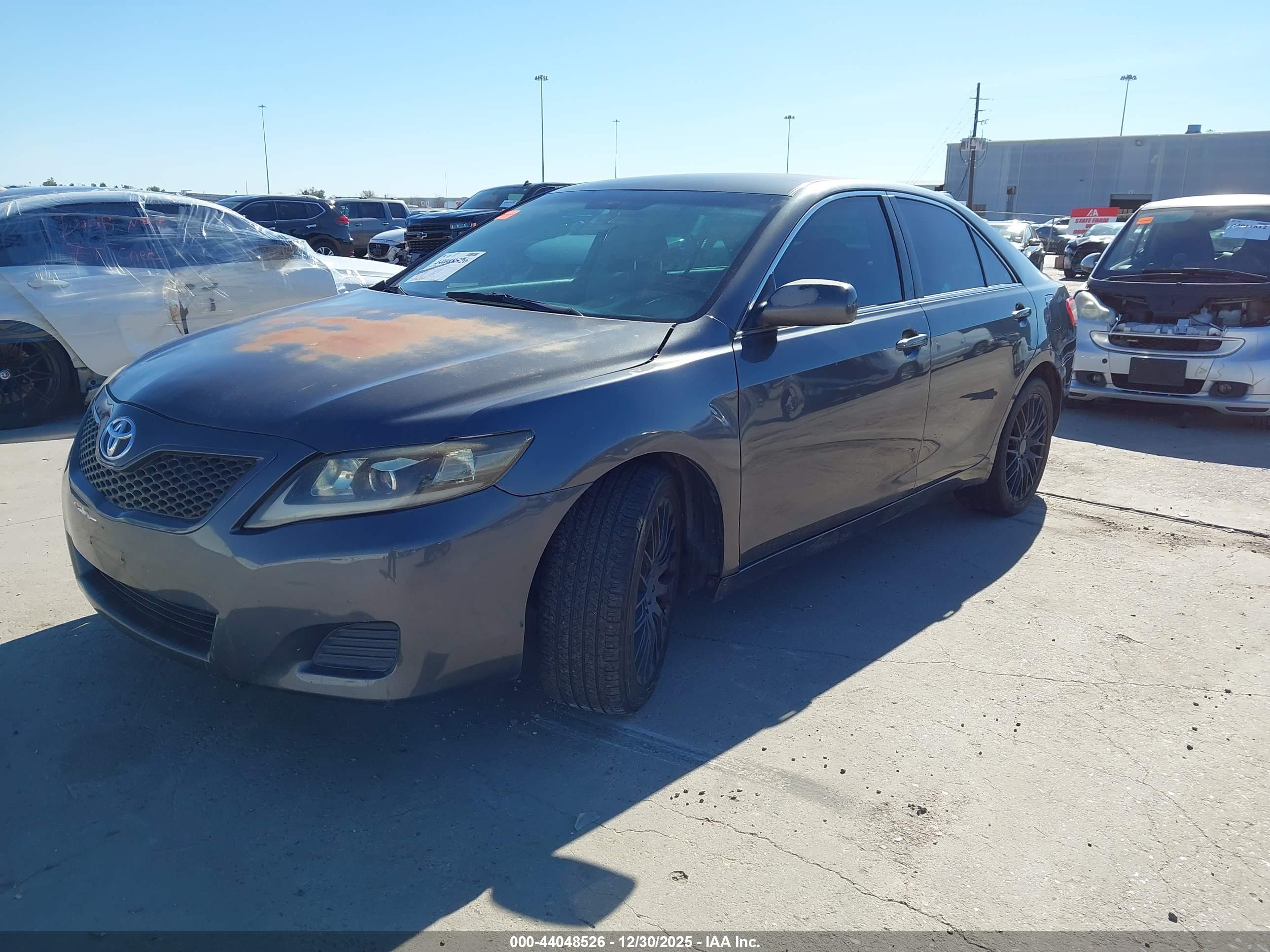 TOYOTA CAMRY image 2