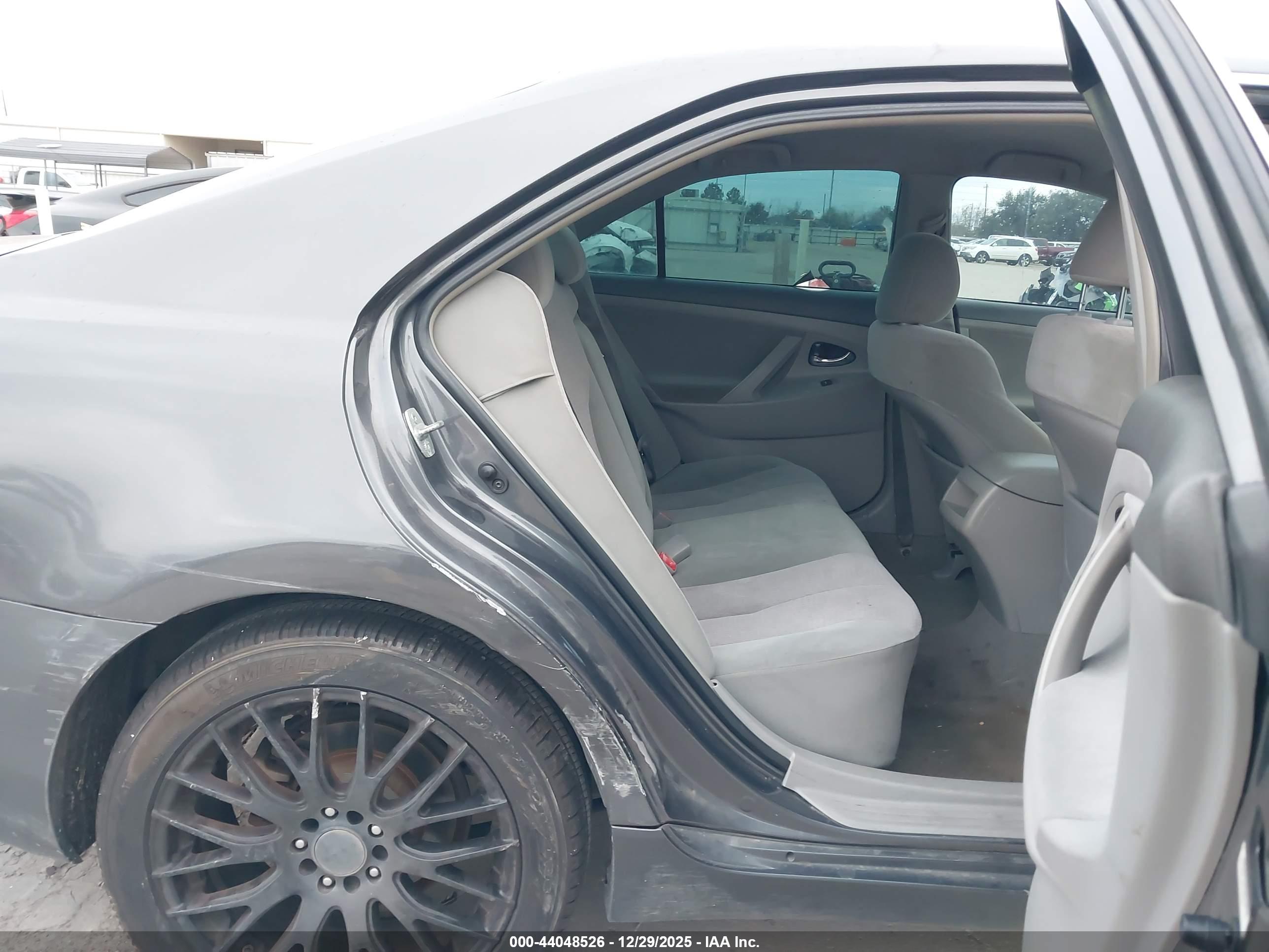 TOYOTA CAMRY image 8