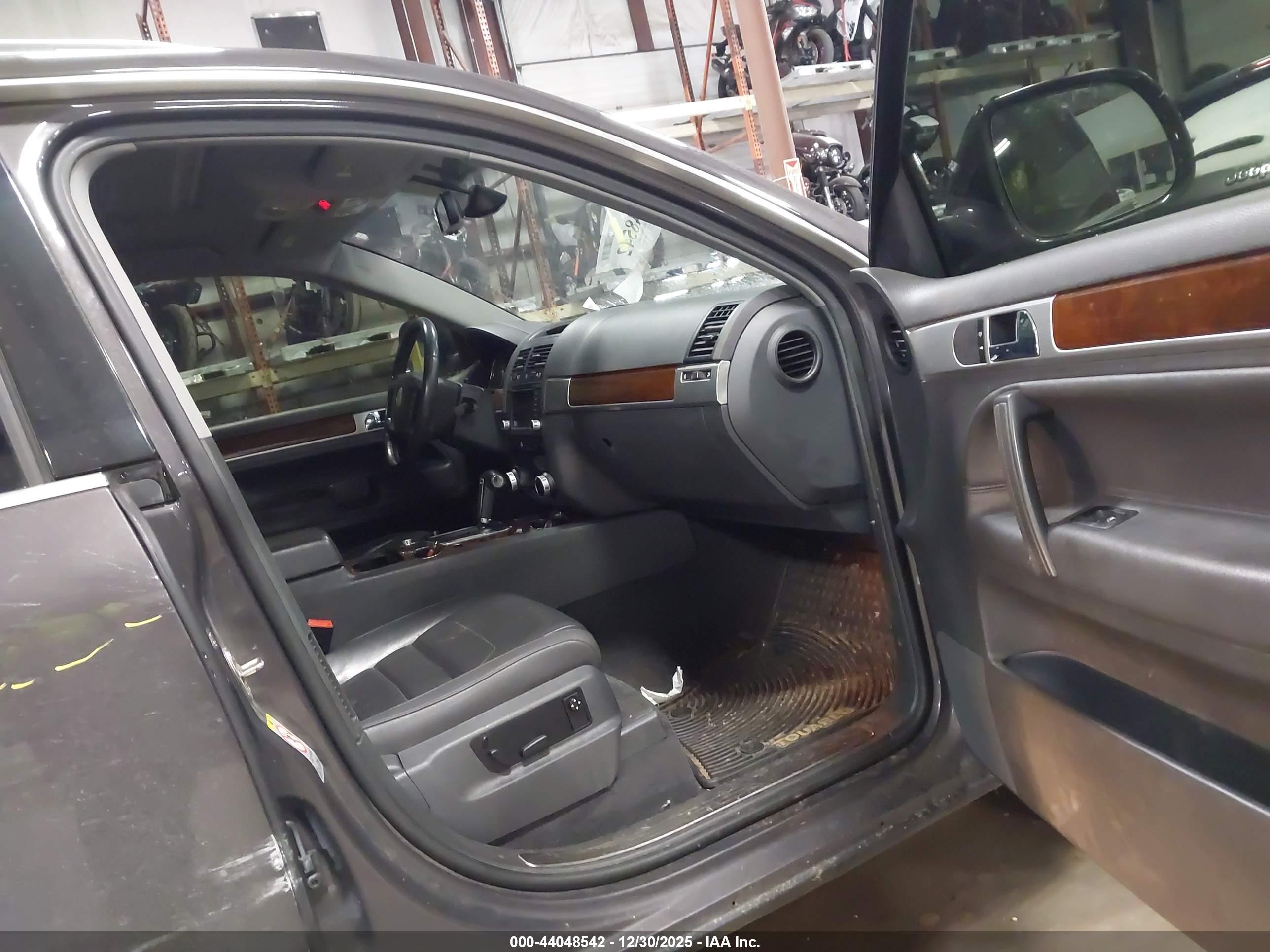 VOLKSWAGEN TOUAREG image 5