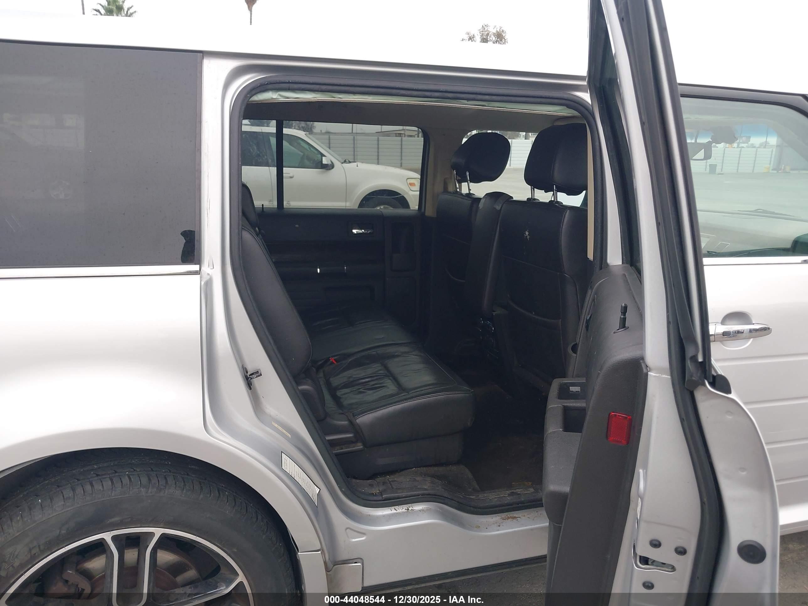 FORD FLEX image 8