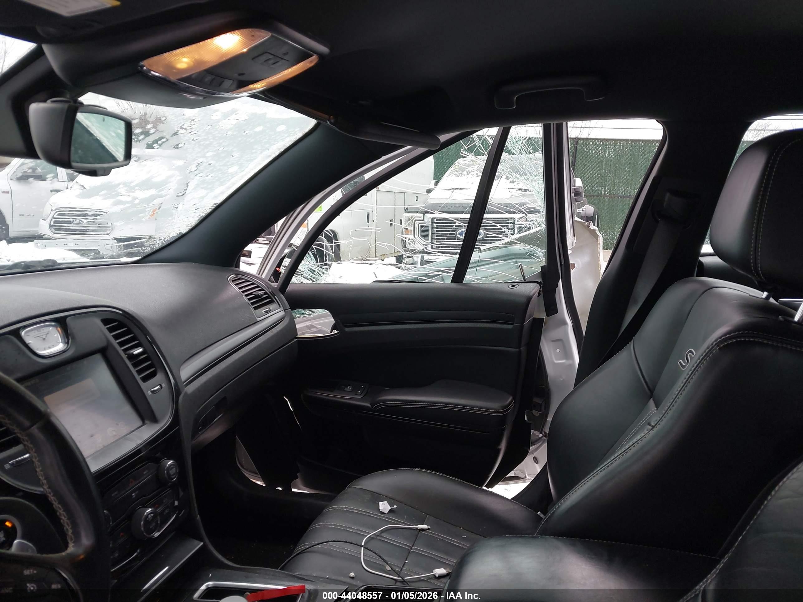 CHRYSLER 300 image 5