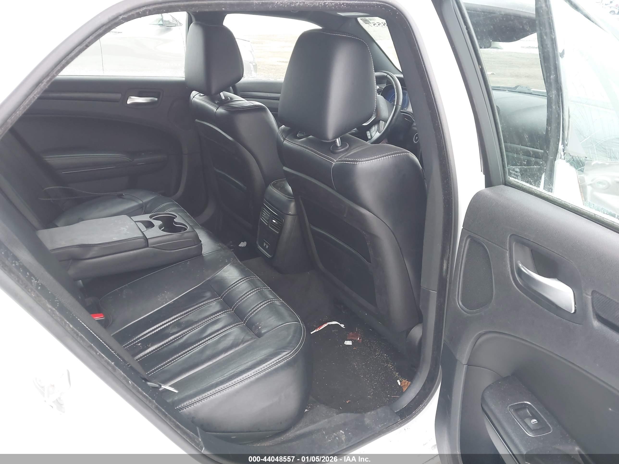 CHRYSLER 300 image 8