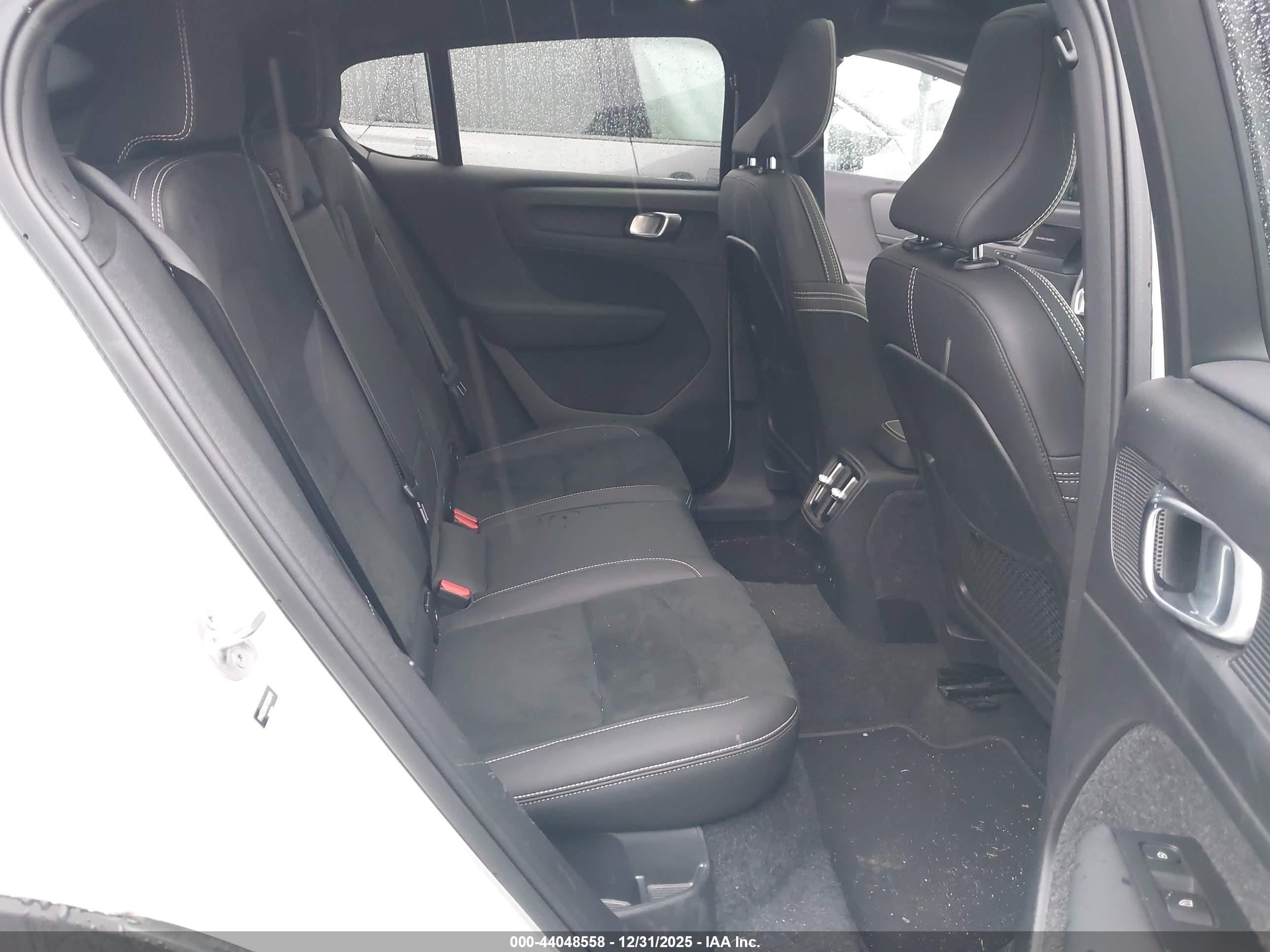 VOLVO C40 image 8