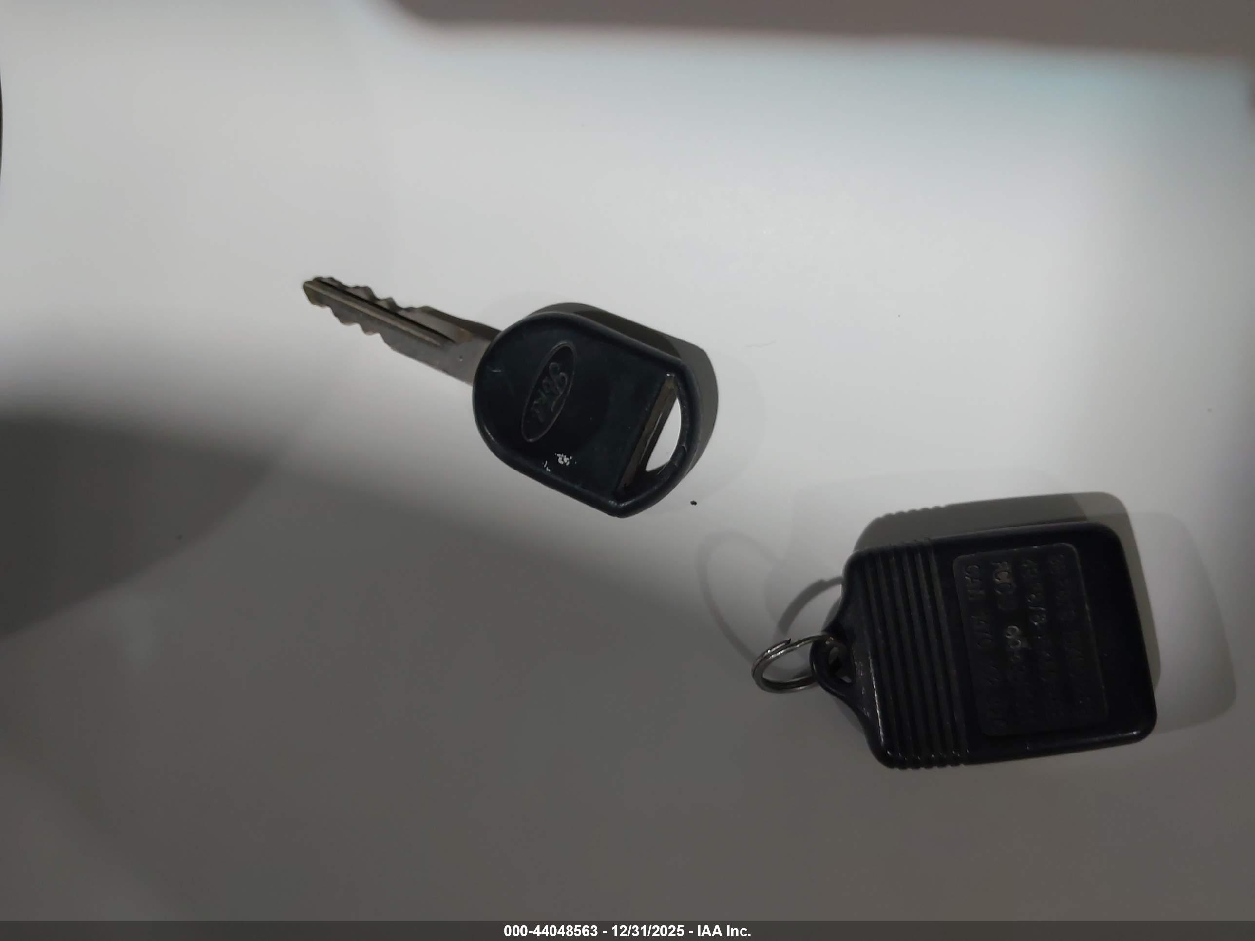FORD EXPLORER image 11