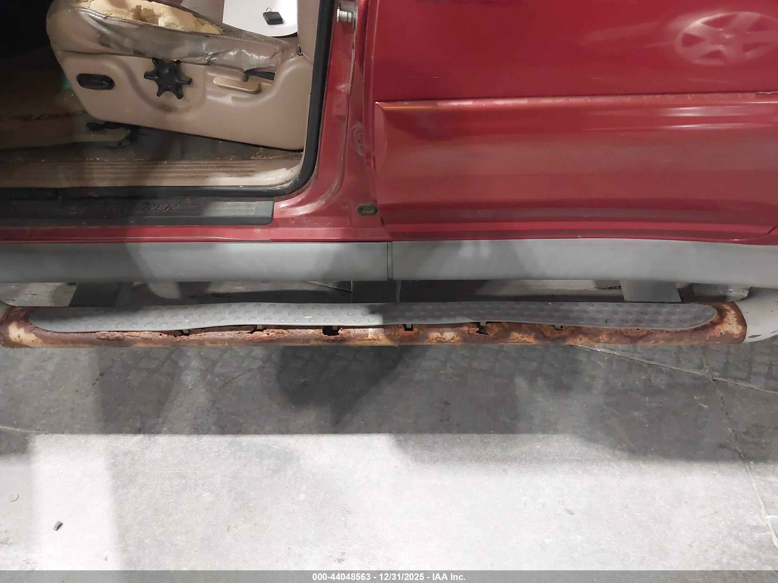 FORD EXPLORER image 6