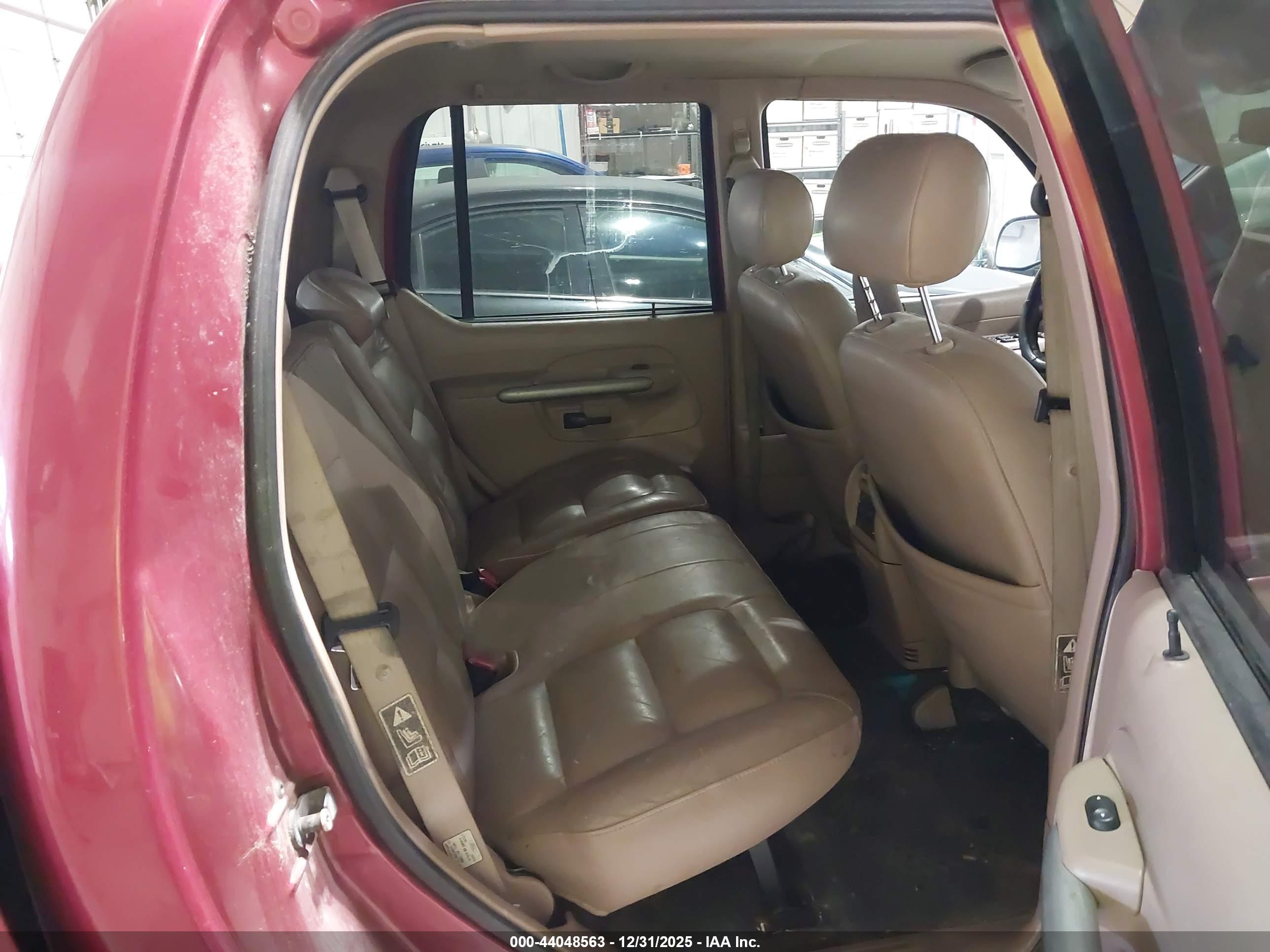 FORD EXPLORER image 8