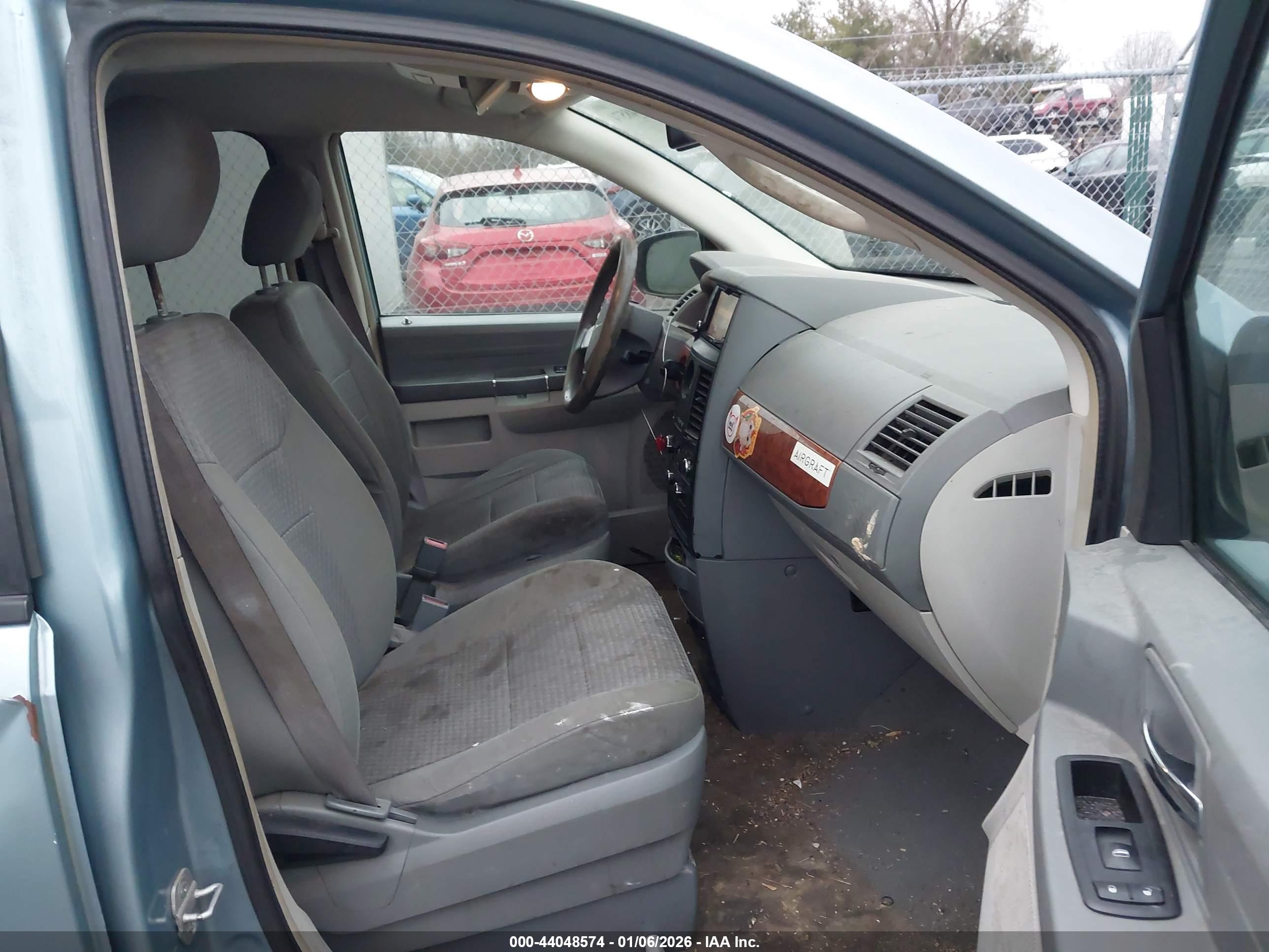 CHRYSLER TOWN image 5