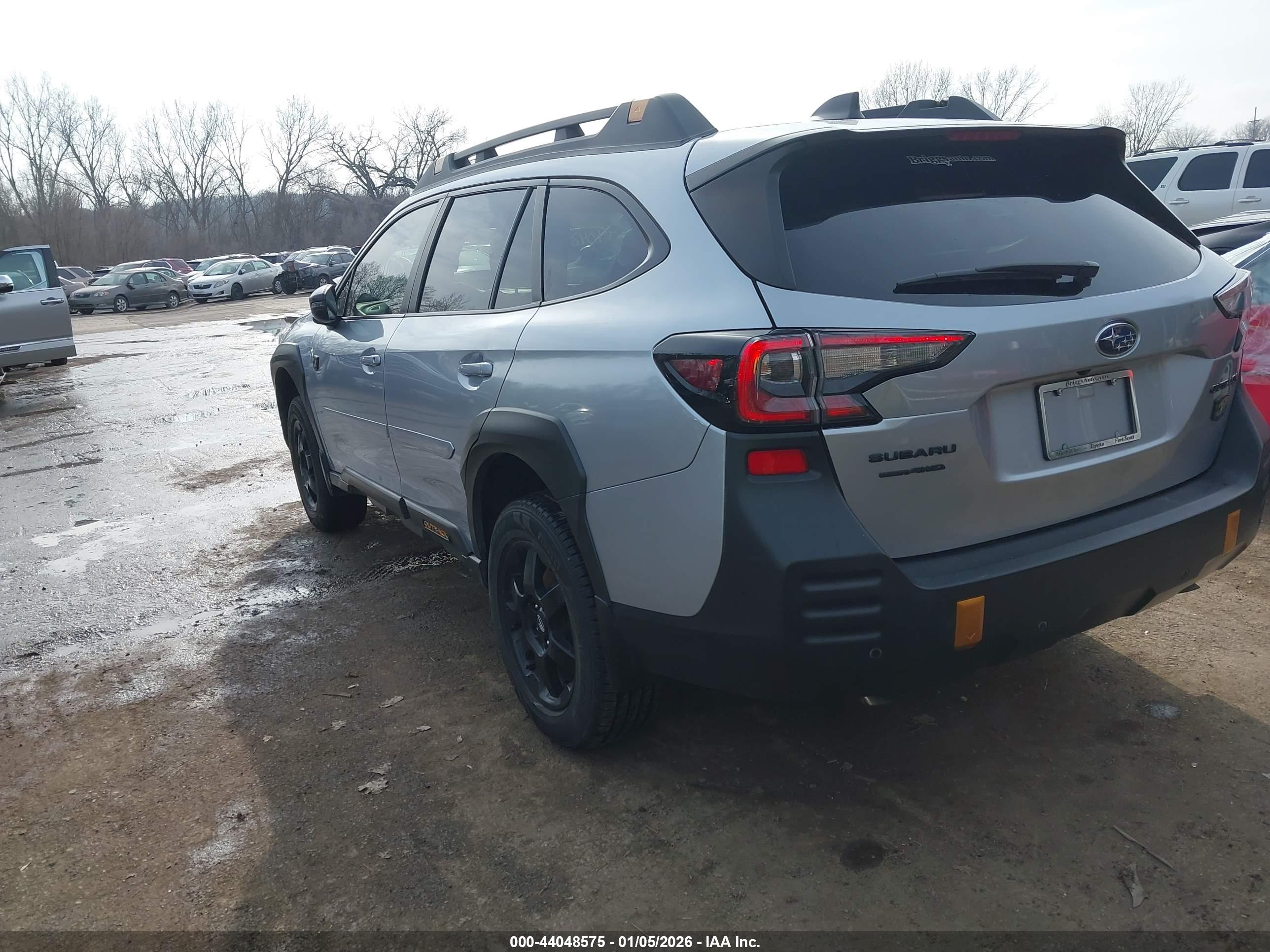 SUBARU OUTBACK image 3