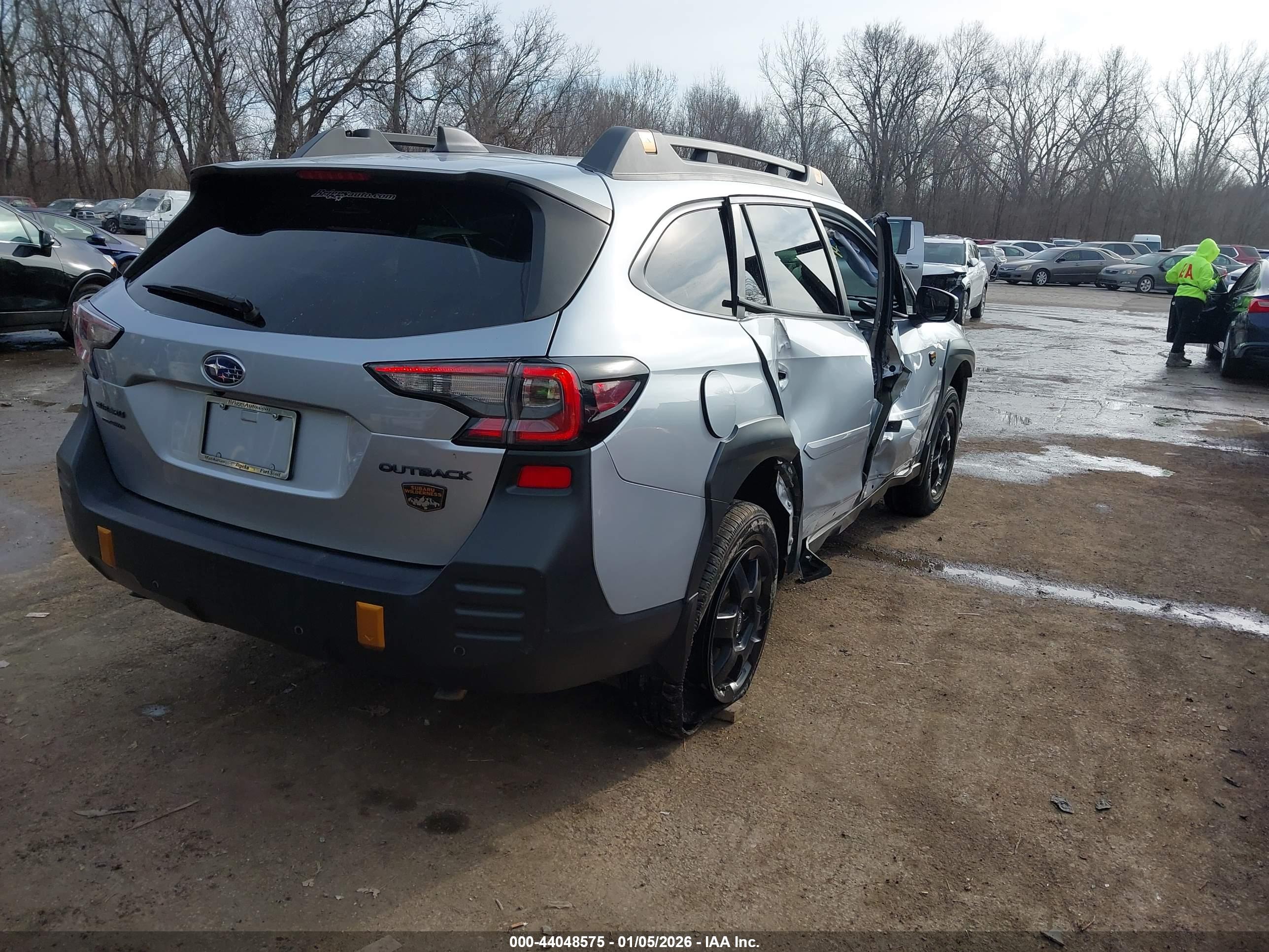 SUBARU OUTBACK image 4