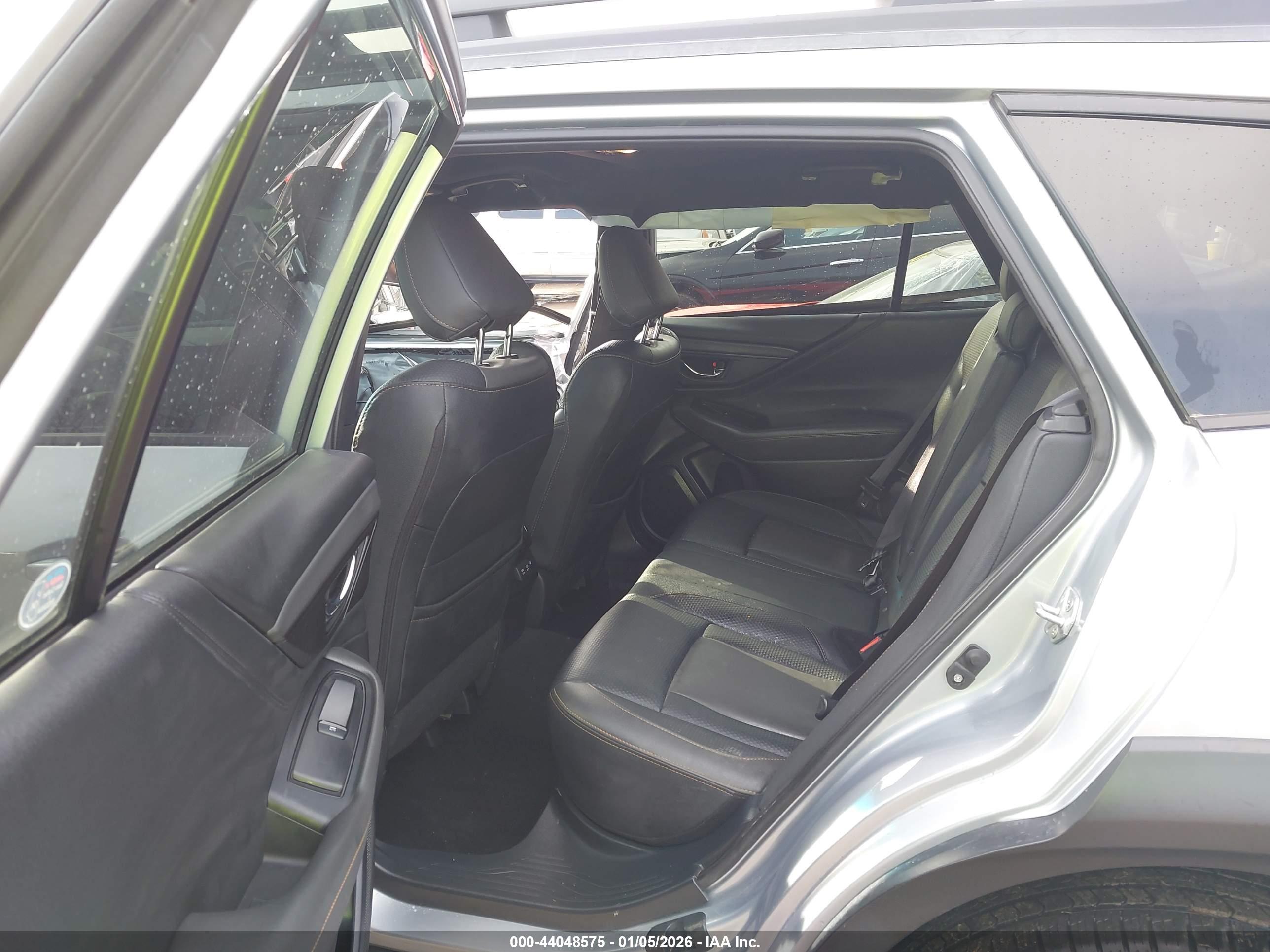 SUBARU OUTBACK image 8