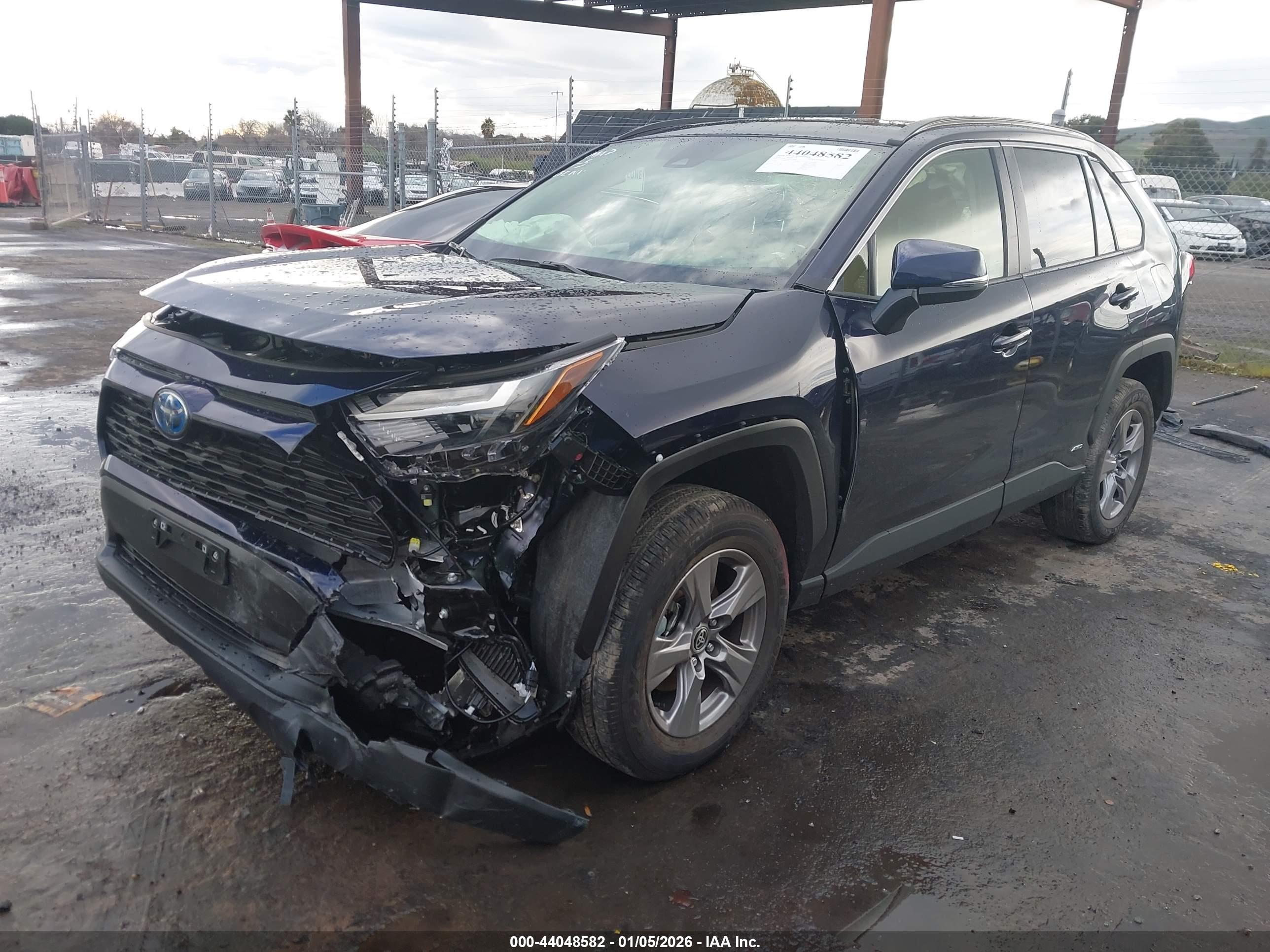 TOYOTA RAV4 image 2