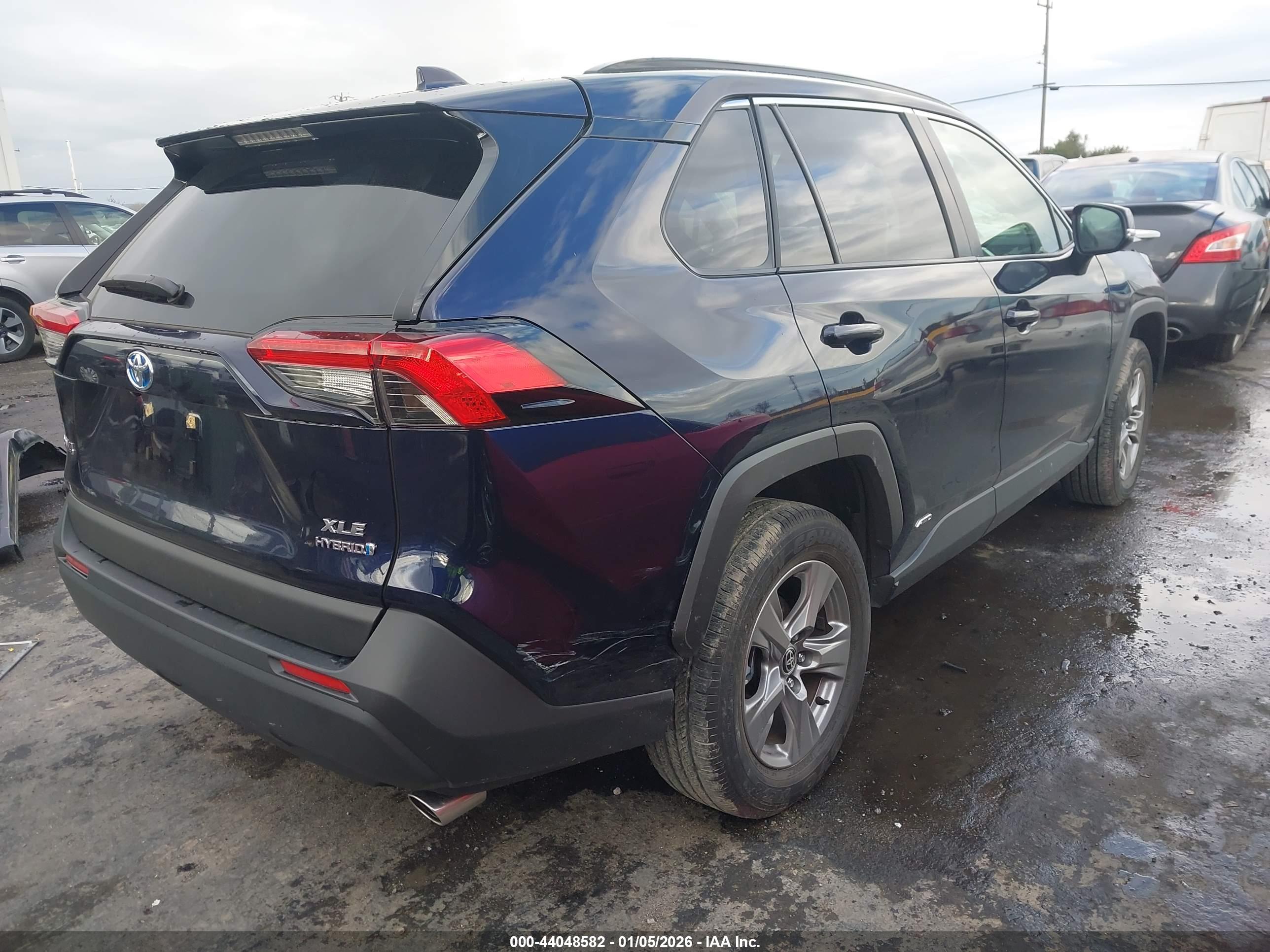 TOYOTA RAV4 image 4