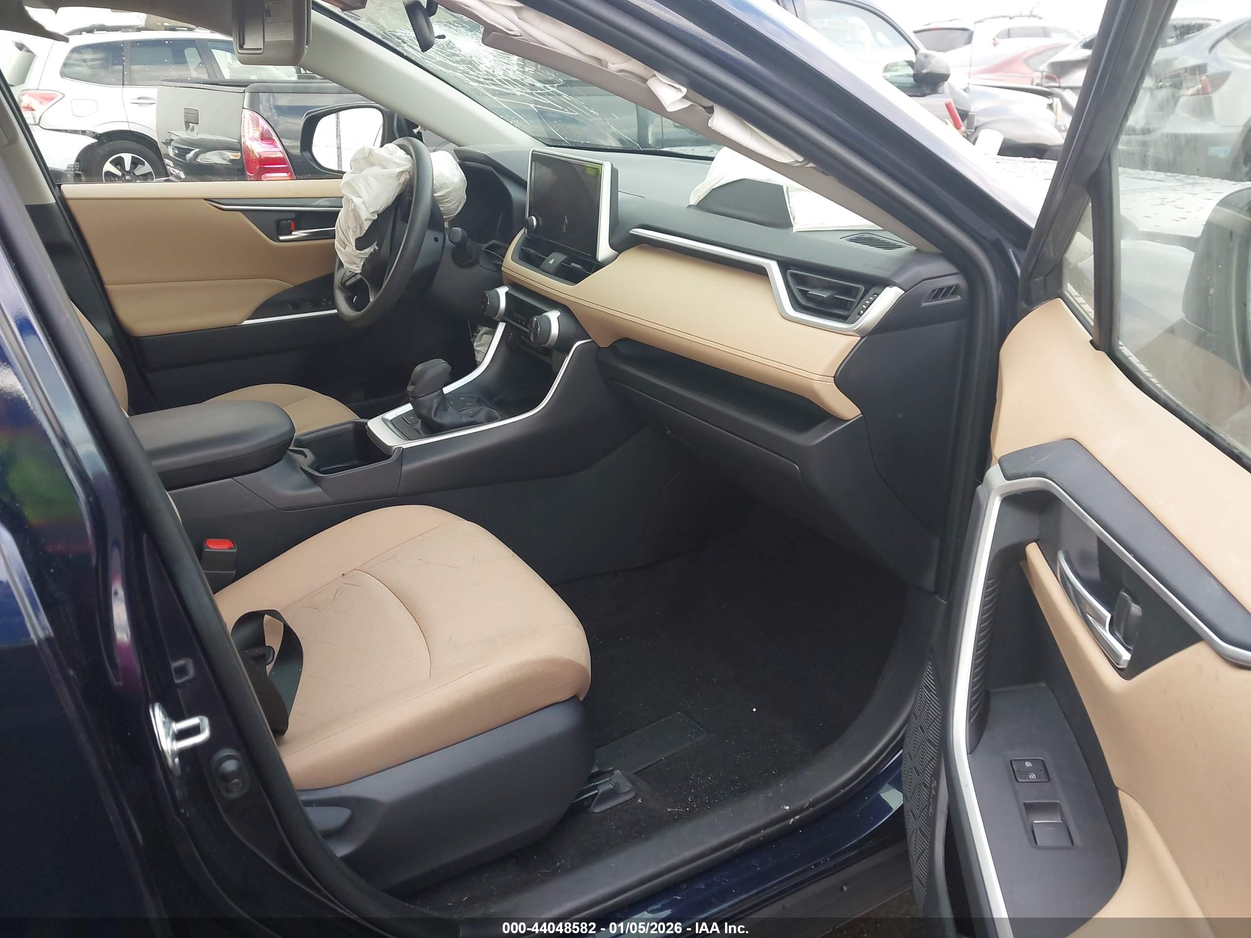 TOYOTA RAV4 image 5