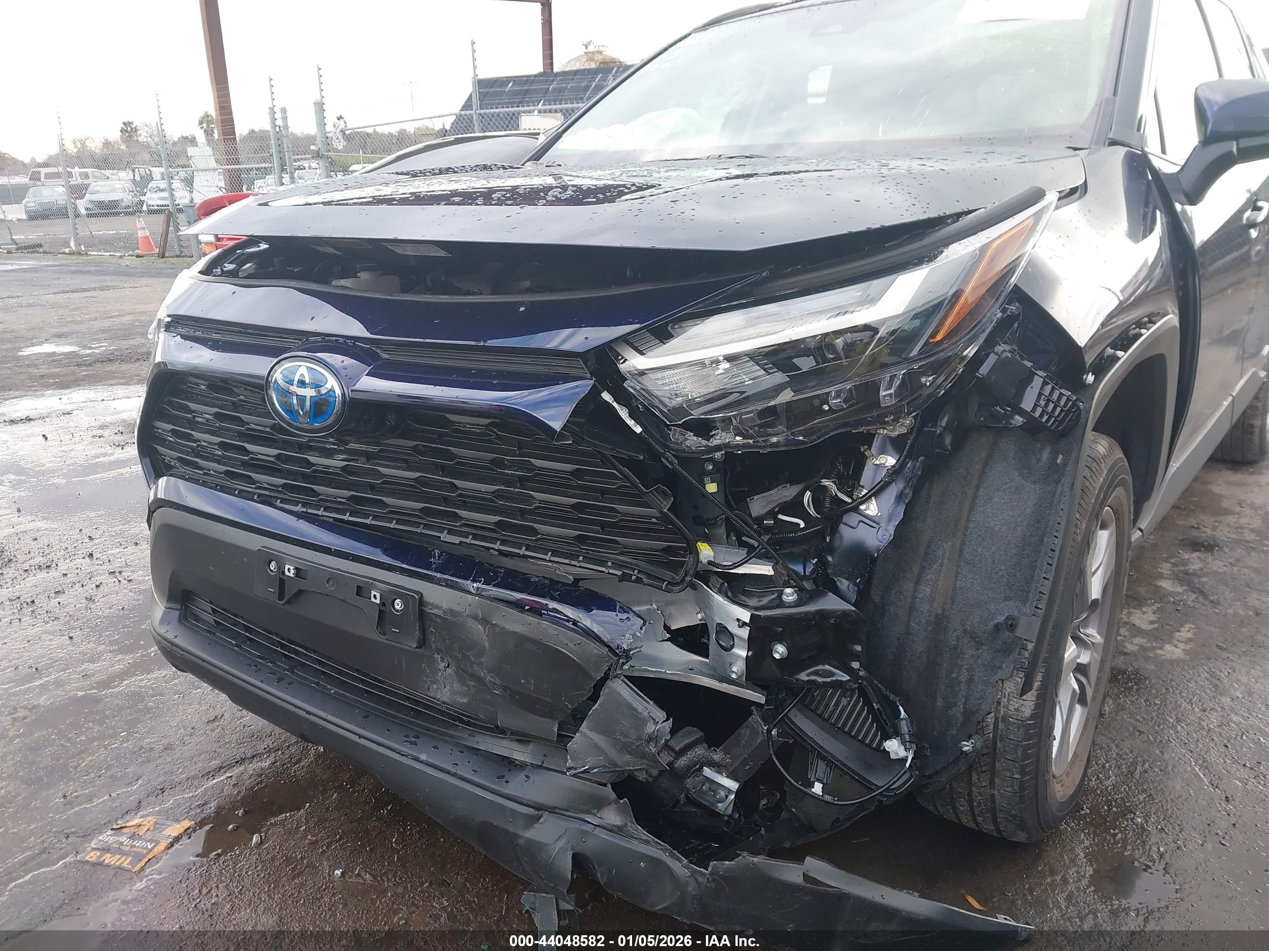 TOYOTA RAV4 image 6