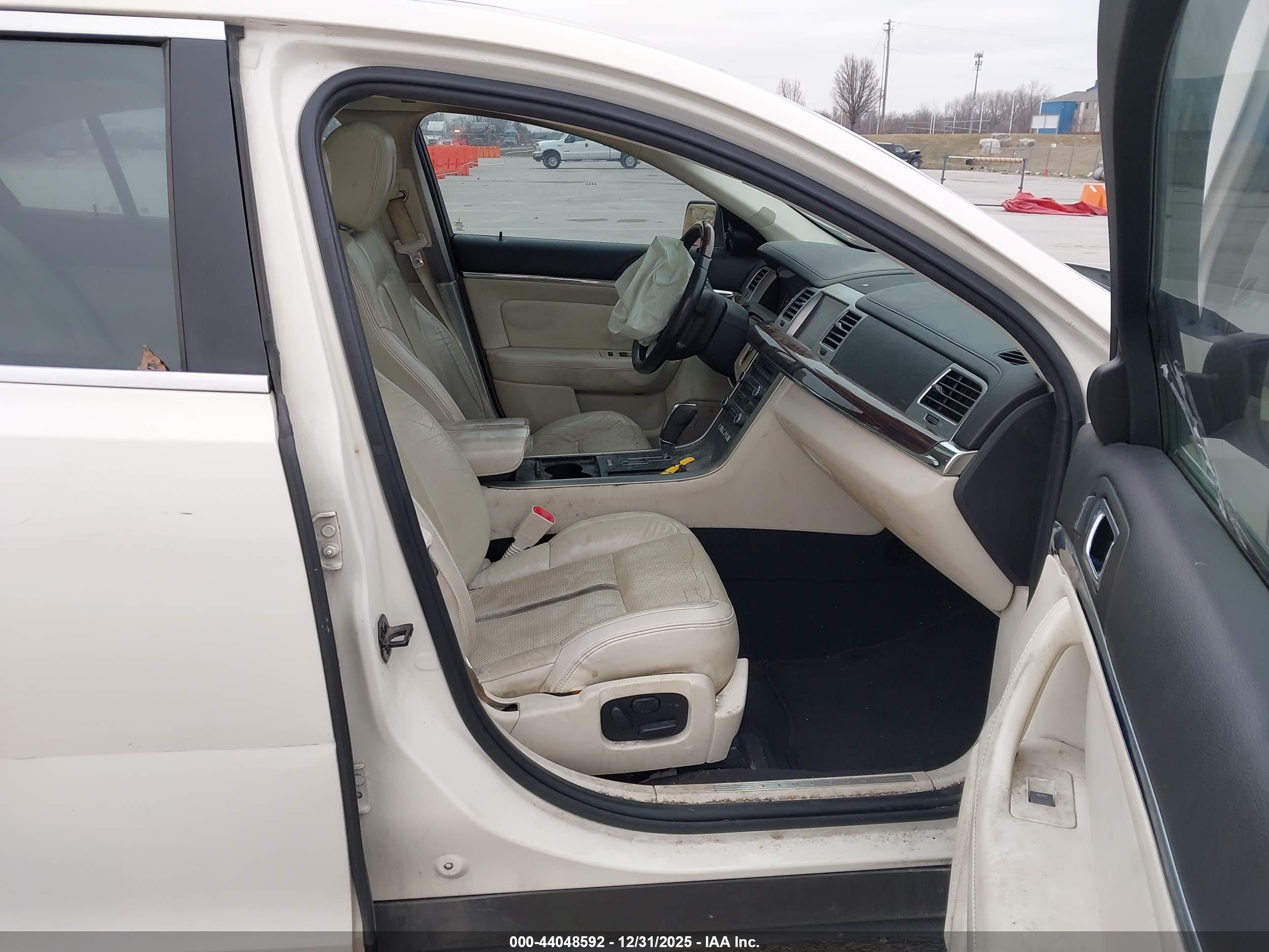 LINCOLN MKS image 5