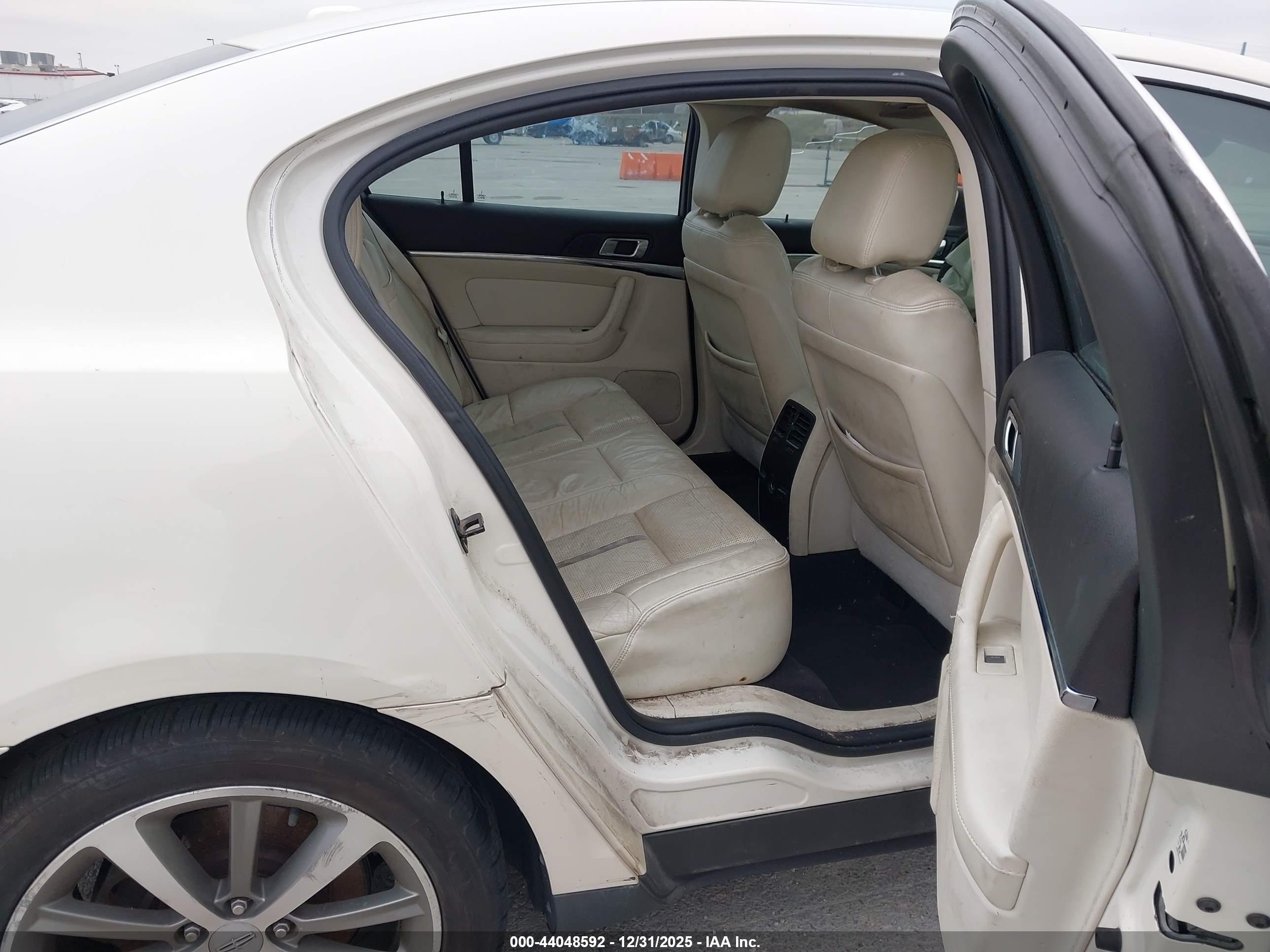 LINCOLN MKS image 8