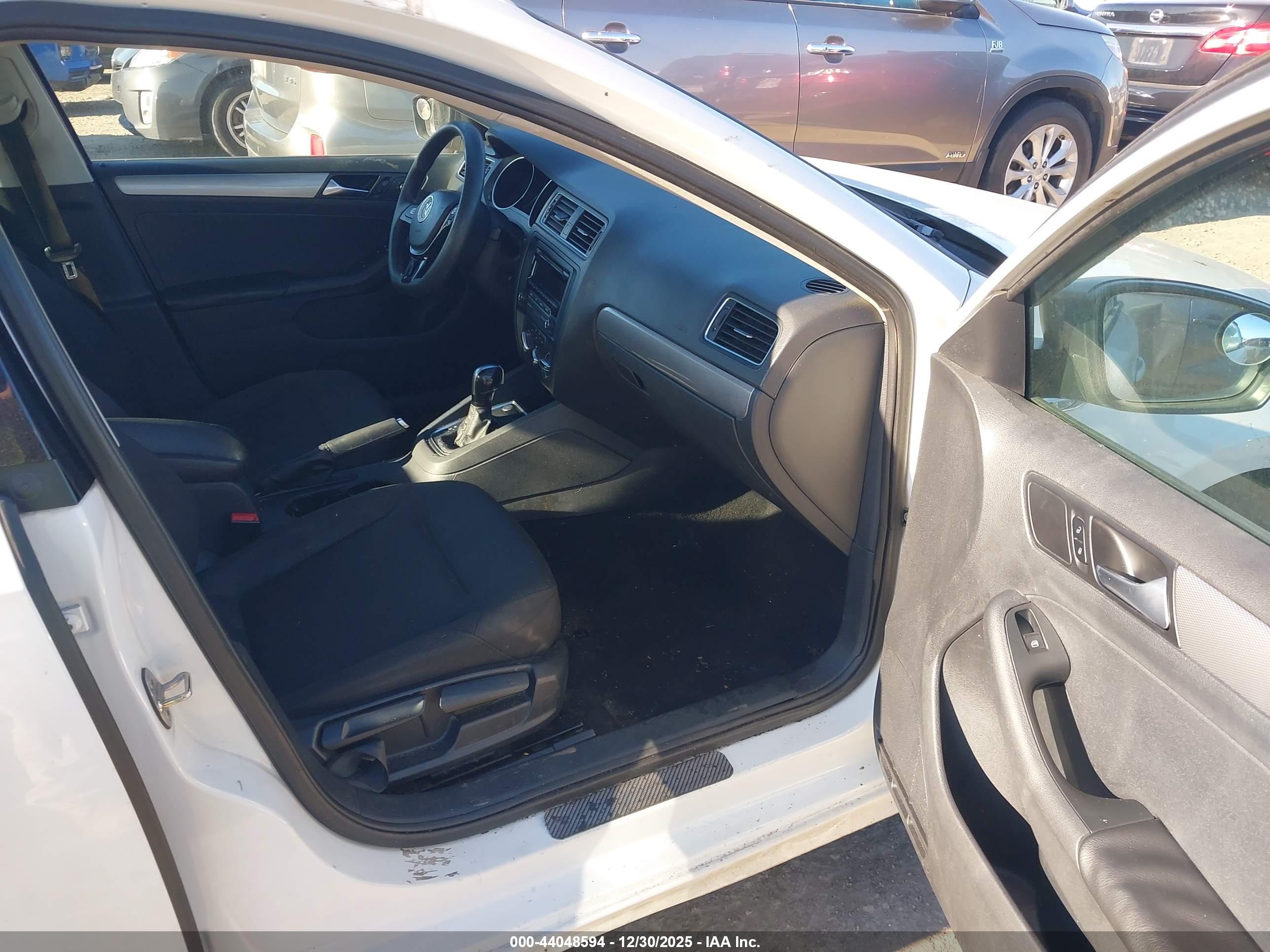 VOLKSWAGEN JETTA image 5