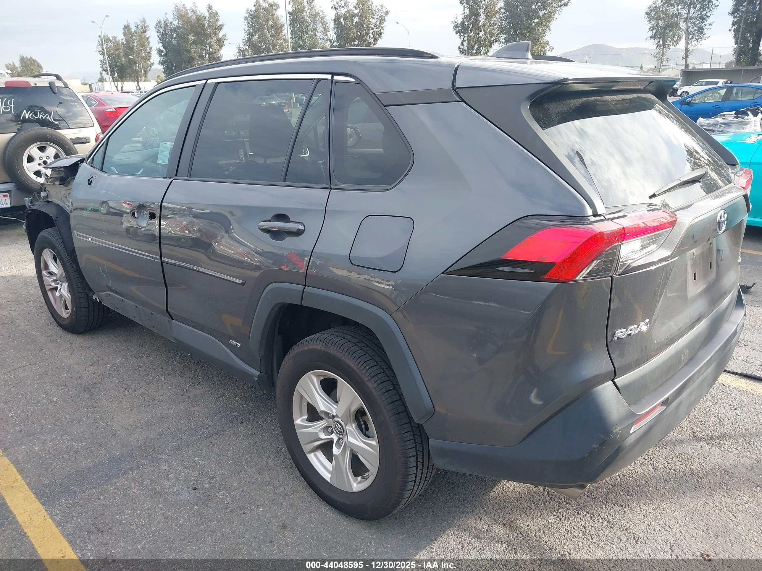 TOYOTA RAV4 image 3