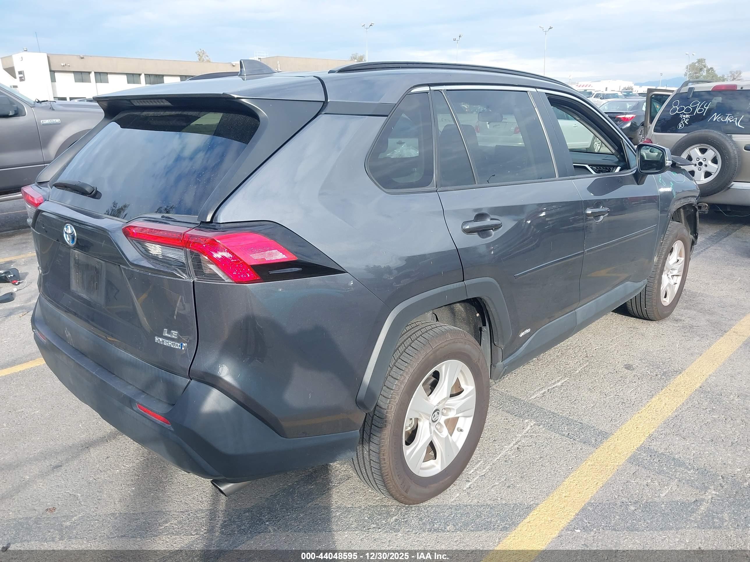 TOYOTA RAV4 image 4
