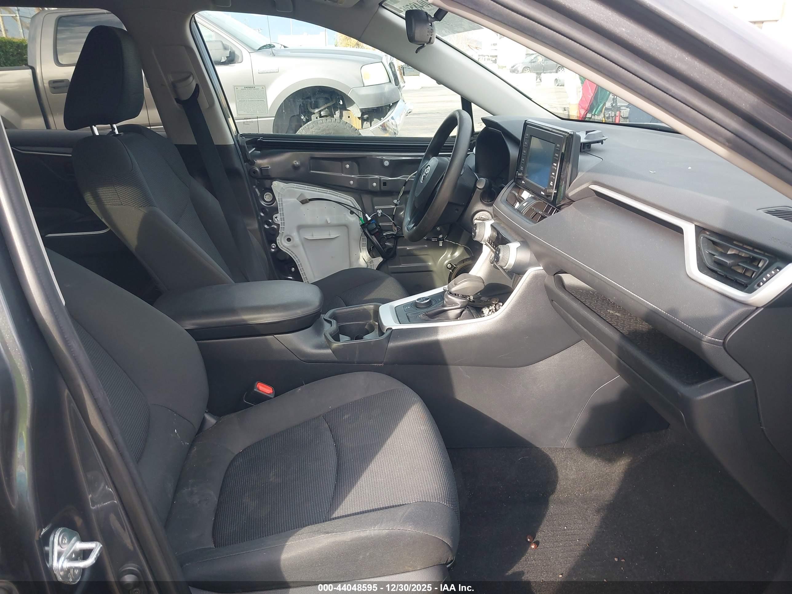 TOYOTA RAV4 image 5