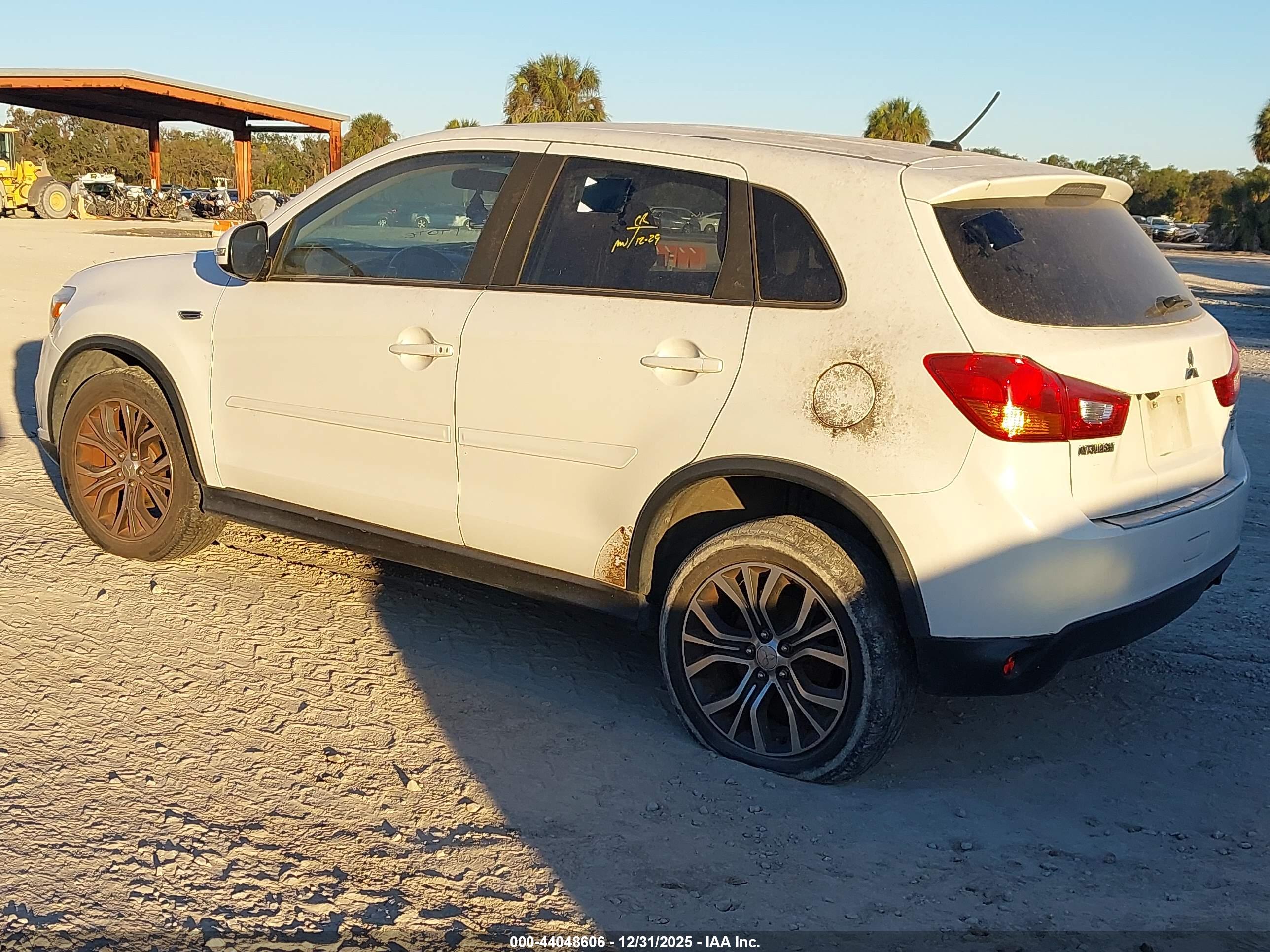 MITSUBISHI OUTLANDER image 3