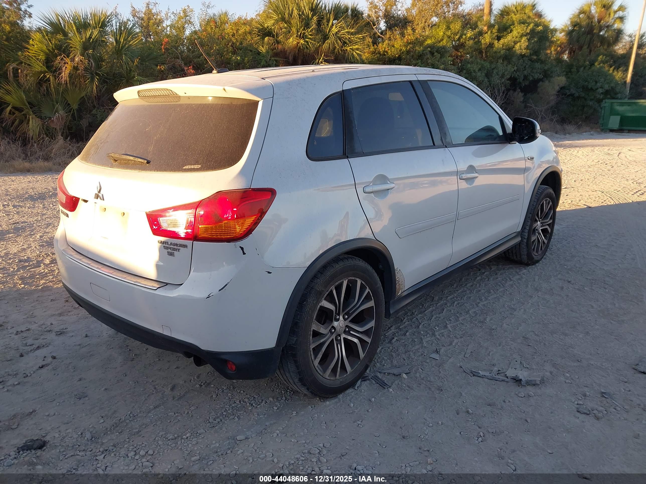 MITSUBISHI OUTLANDER image 4
