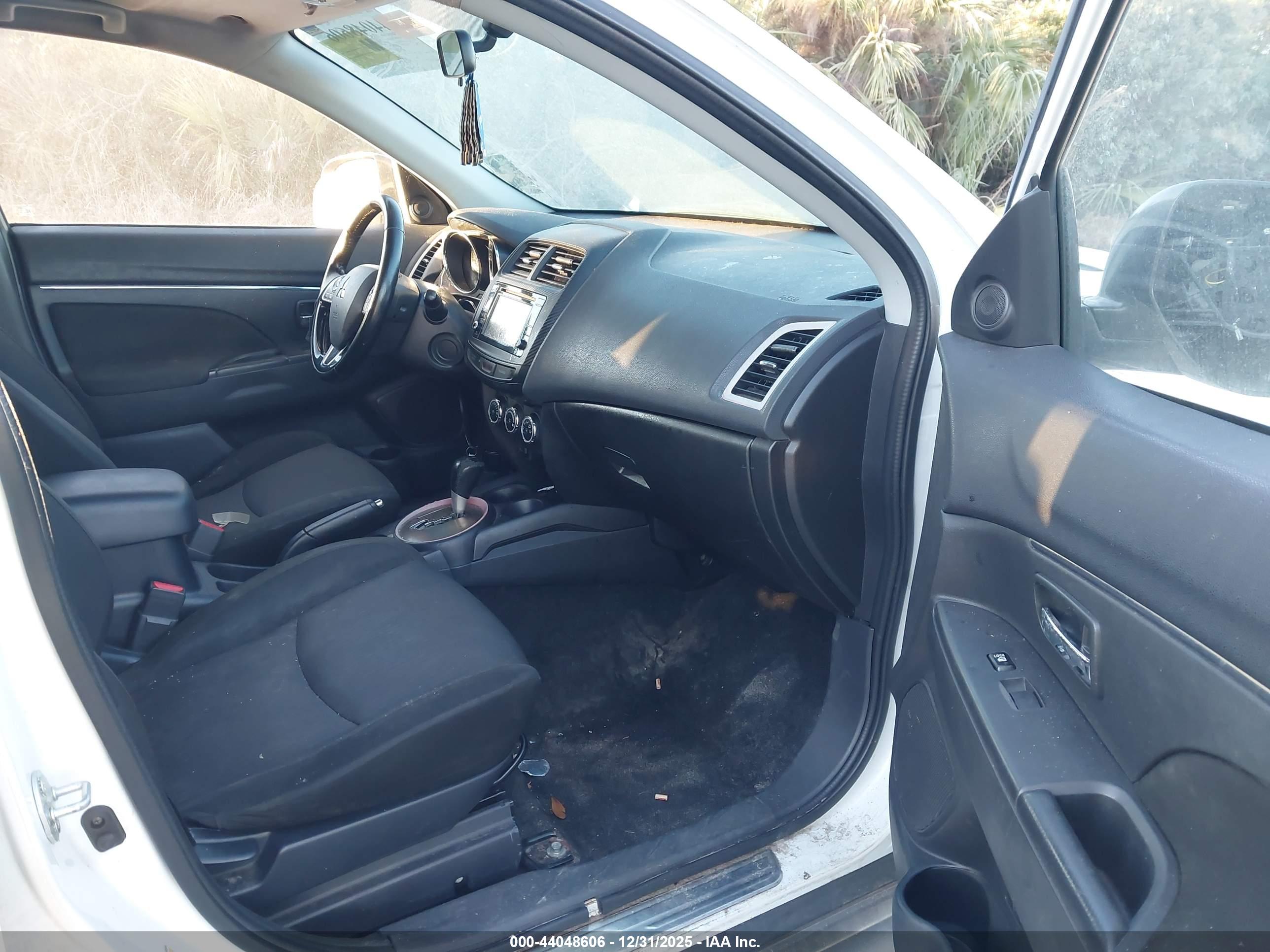MITSUBISHI OUTLANDER image 5