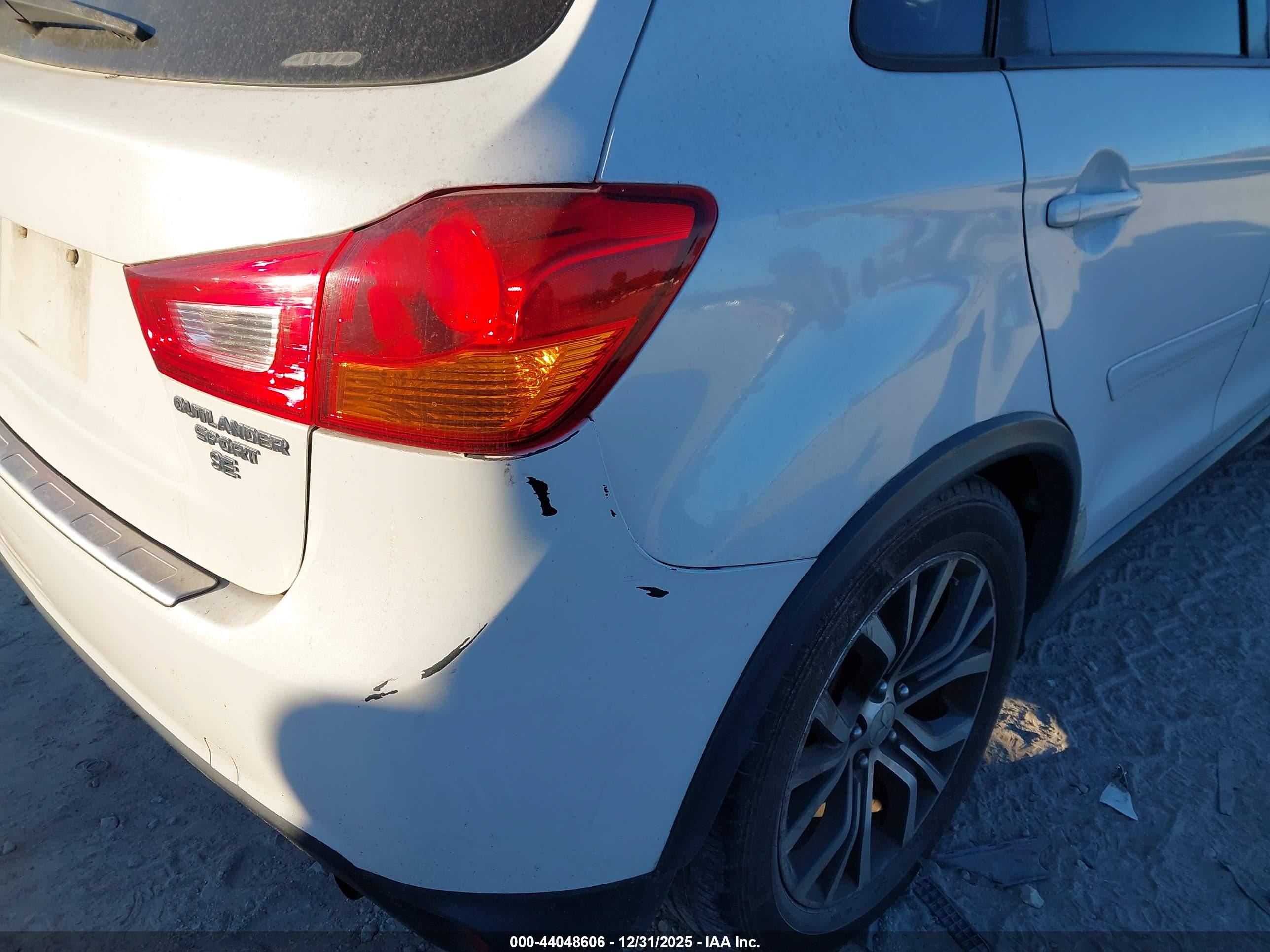 MITSUBISHI OUTLANDER image 6