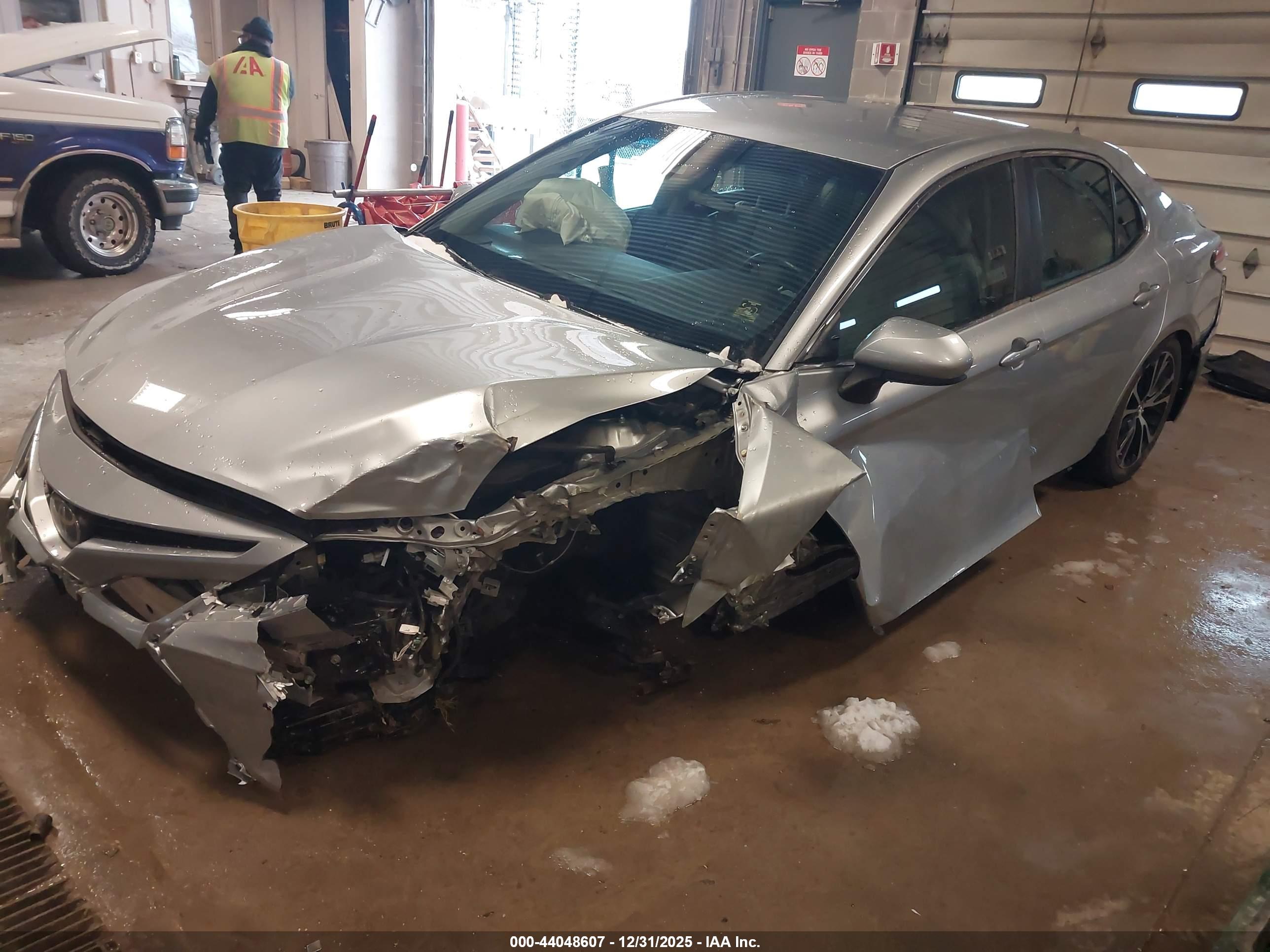 TOYOTA CAMRY image 2