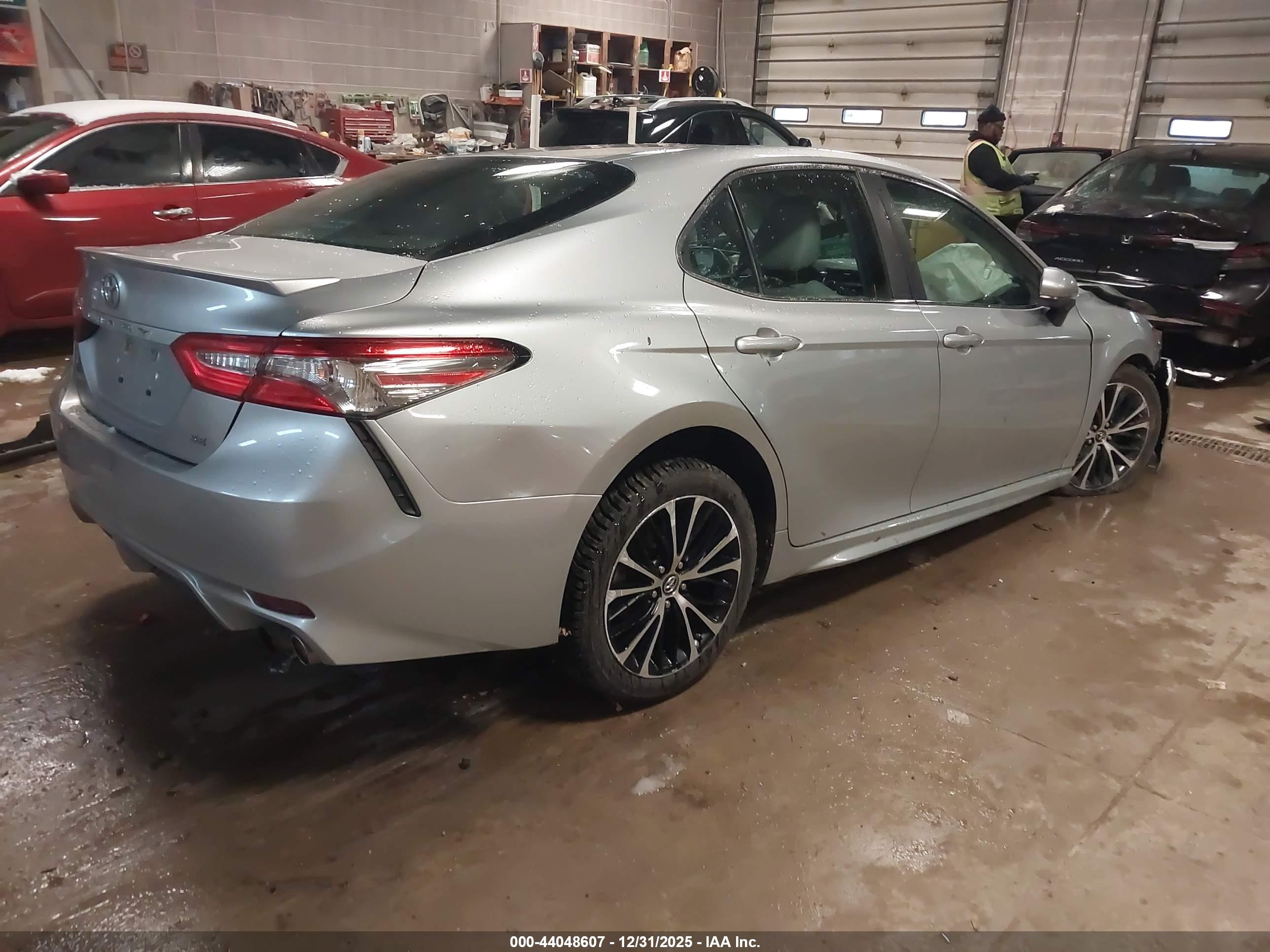 TOYOTA CAMRY image 4