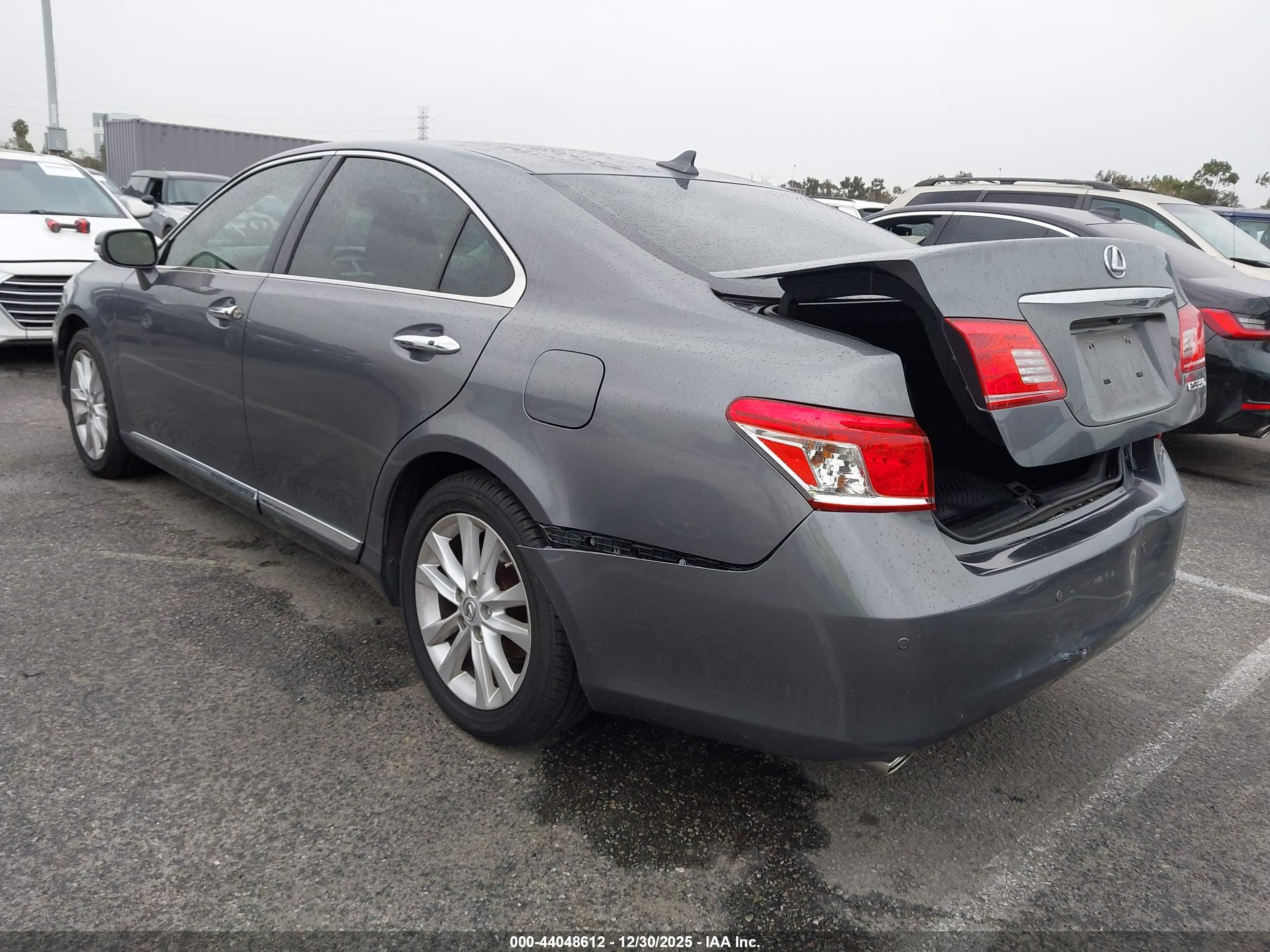 LEXUS ES image 3