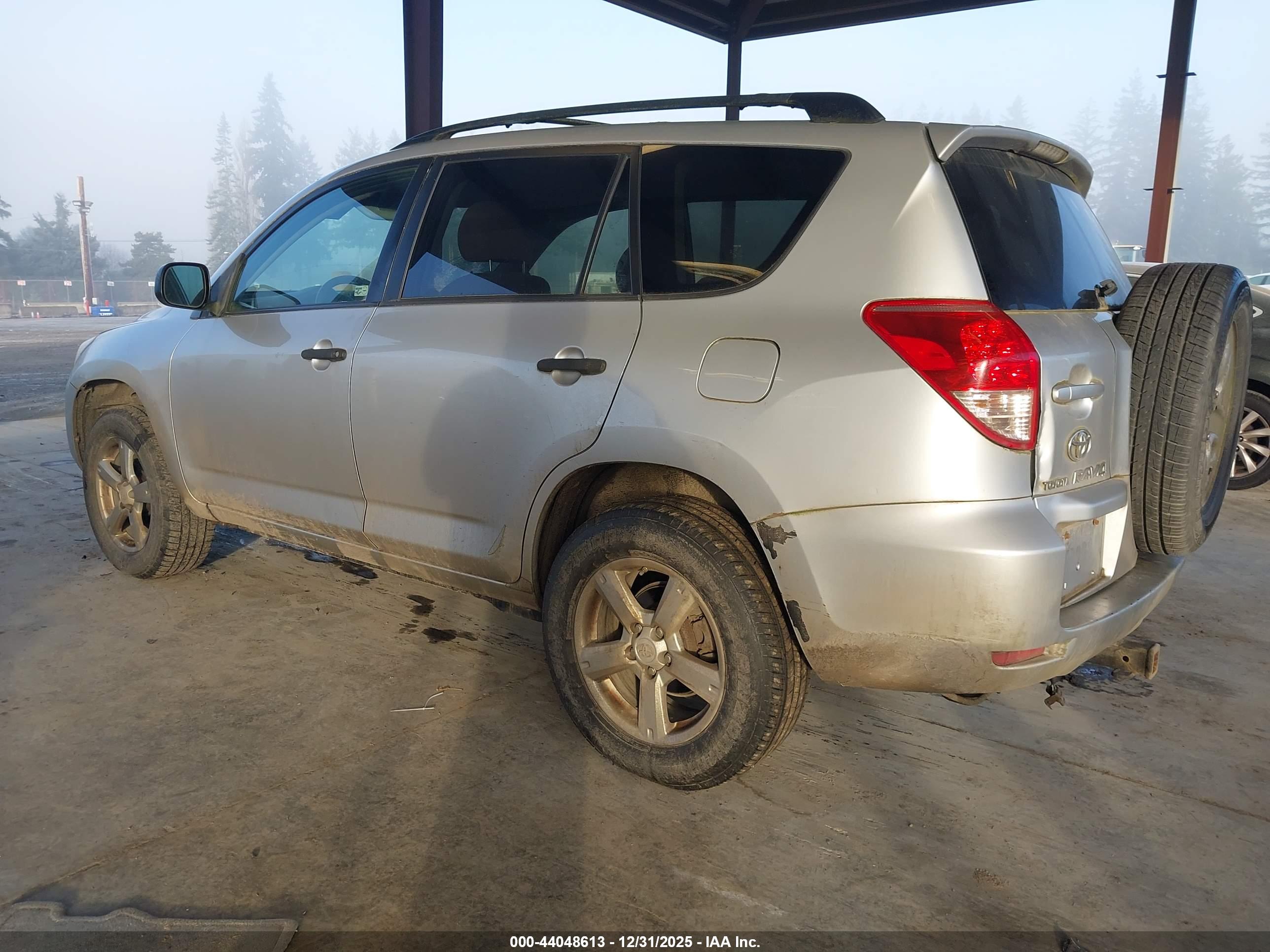 TOYOTA RAV4 image 3