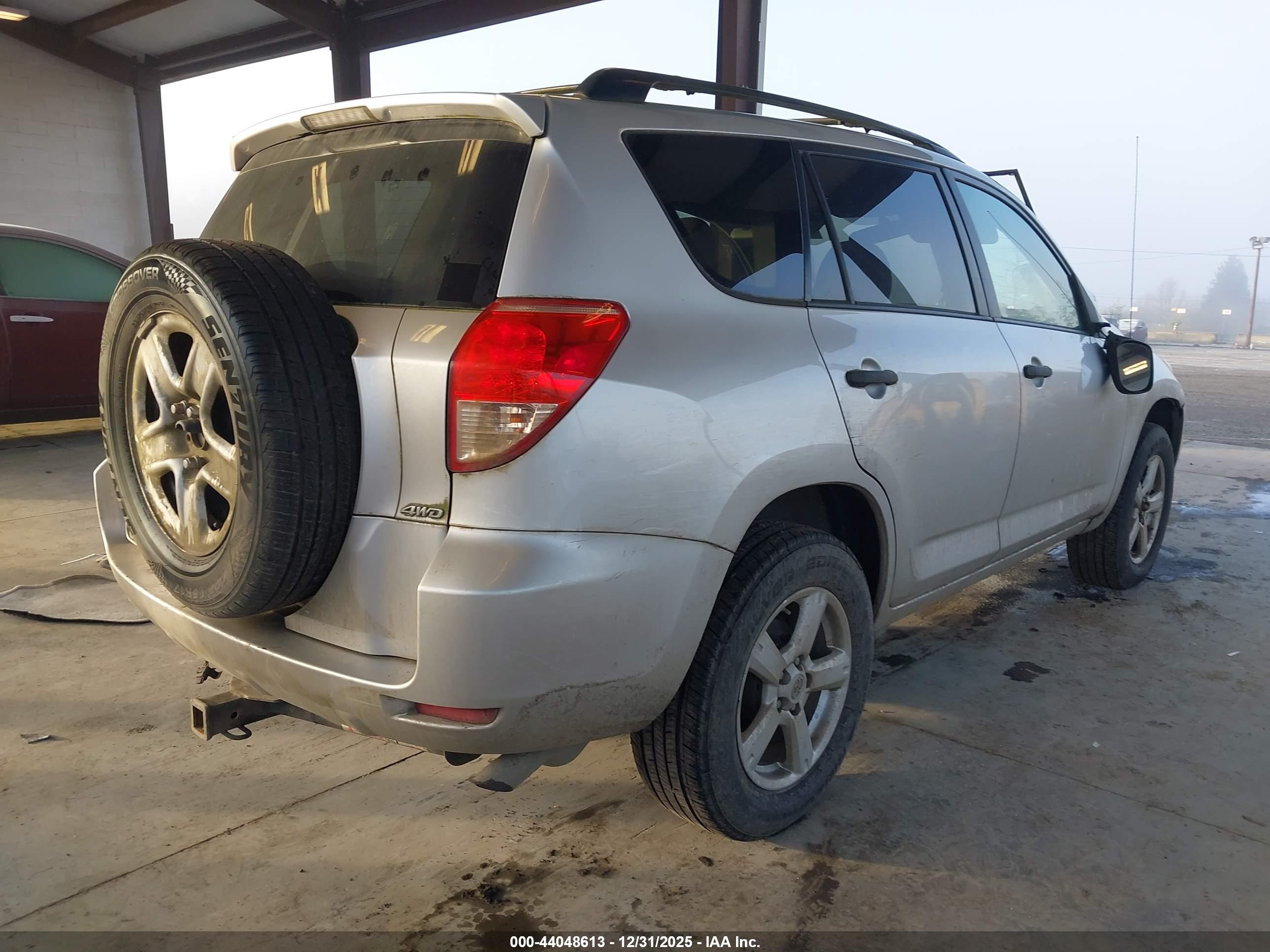 TOYOTA RAV4 image 4