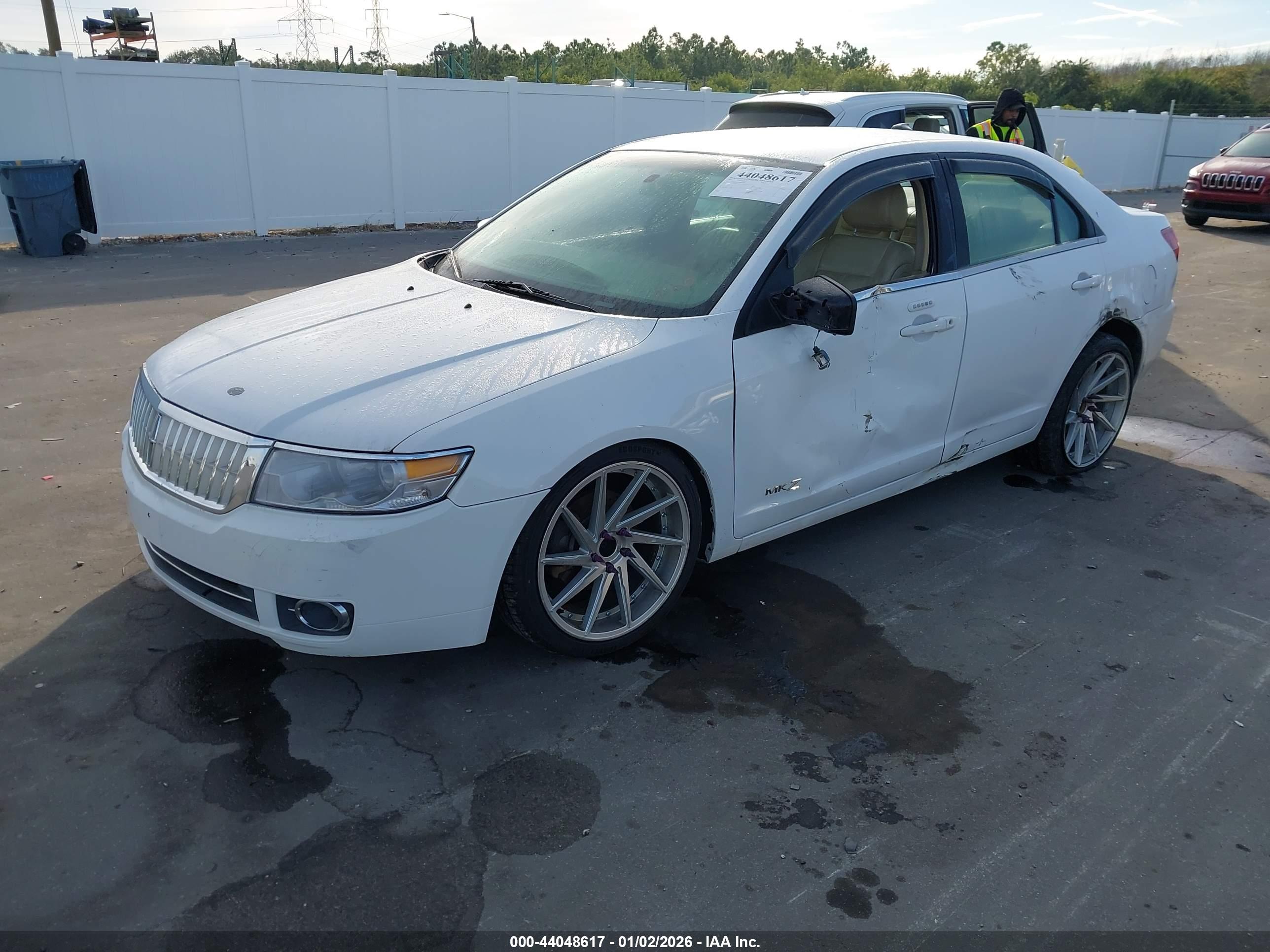 LINCOLN MKZ image 2