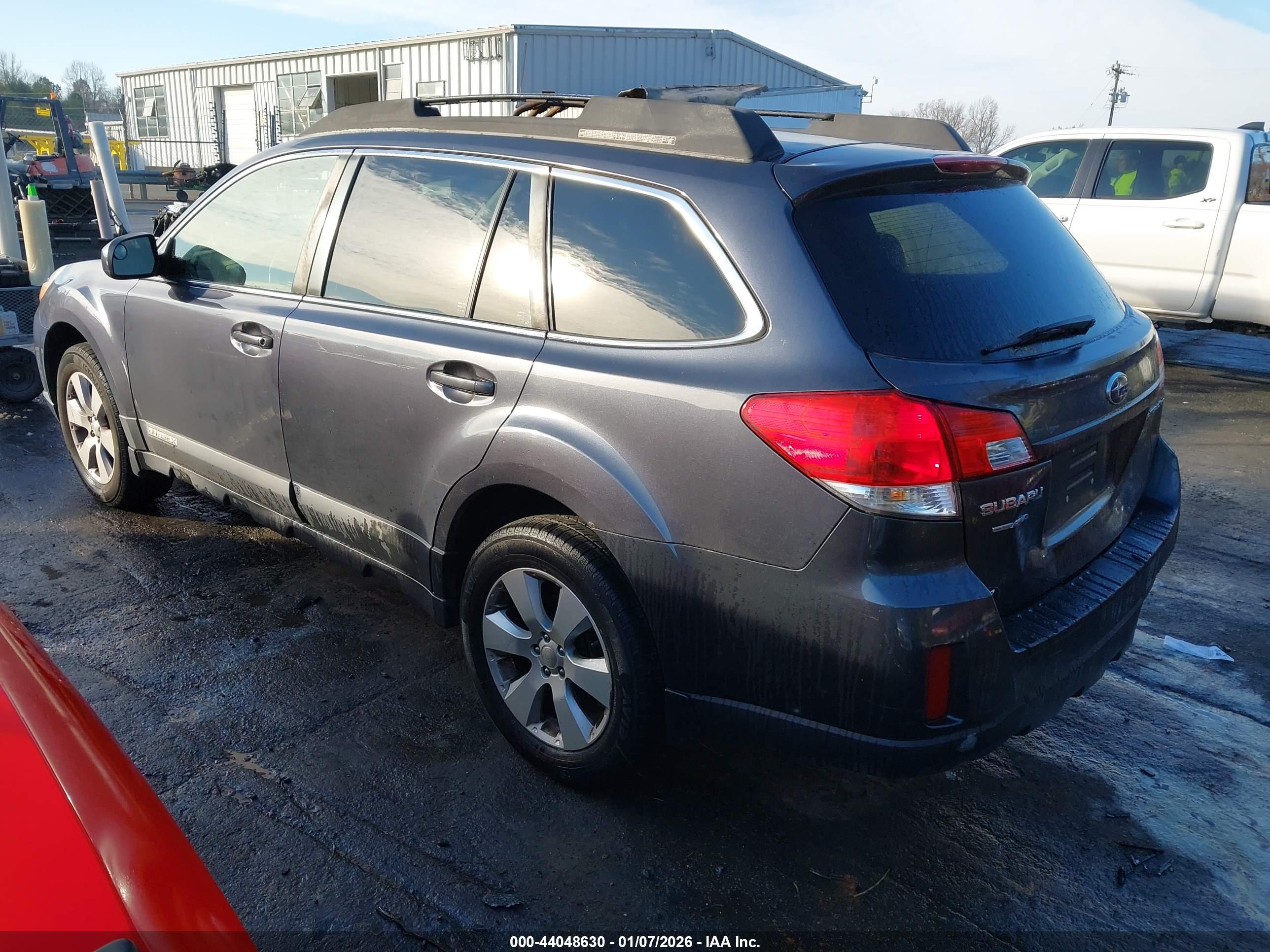 SUBARU OUTBACK image 3