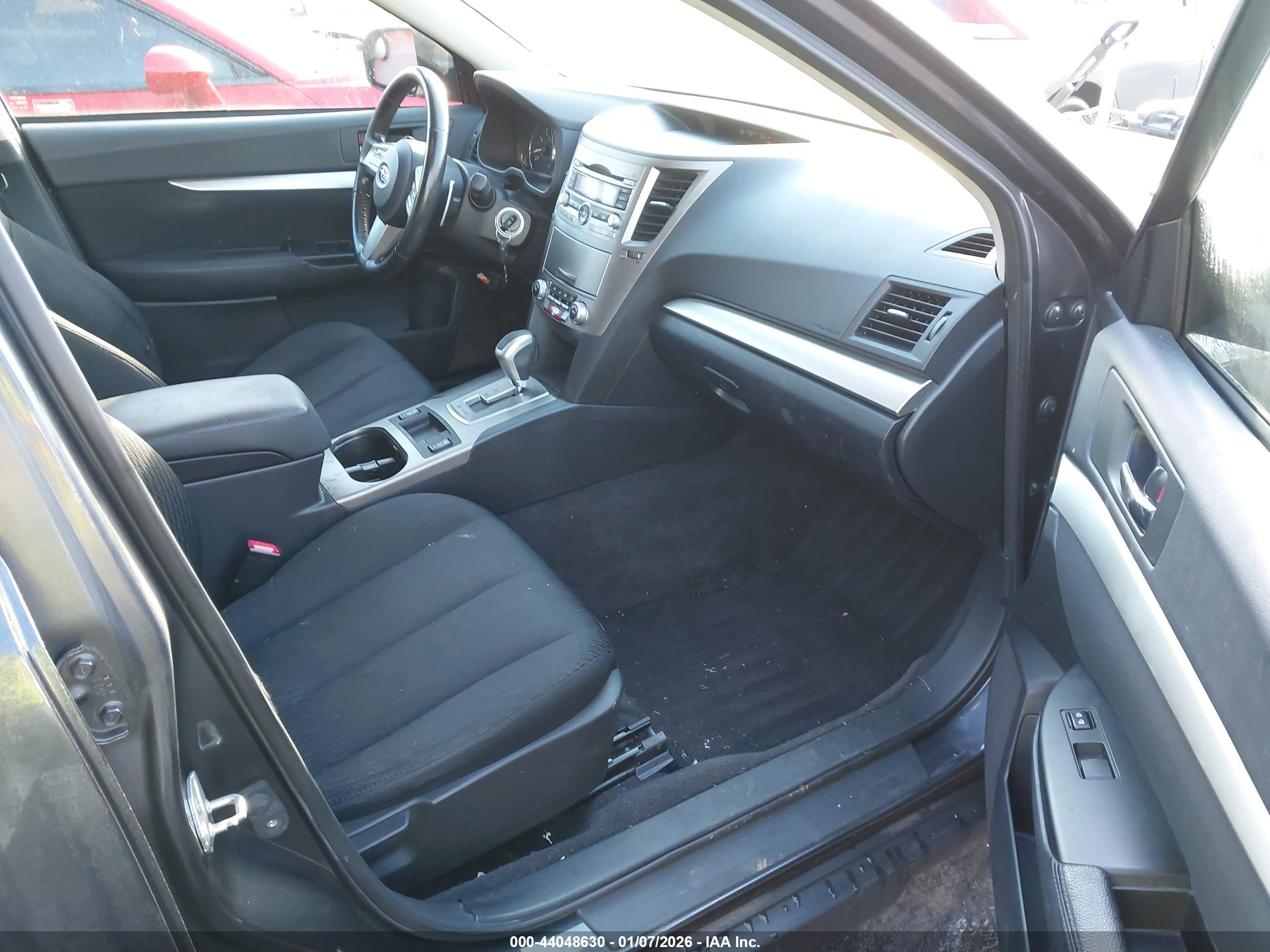 SUBARU OUTBACK image 5