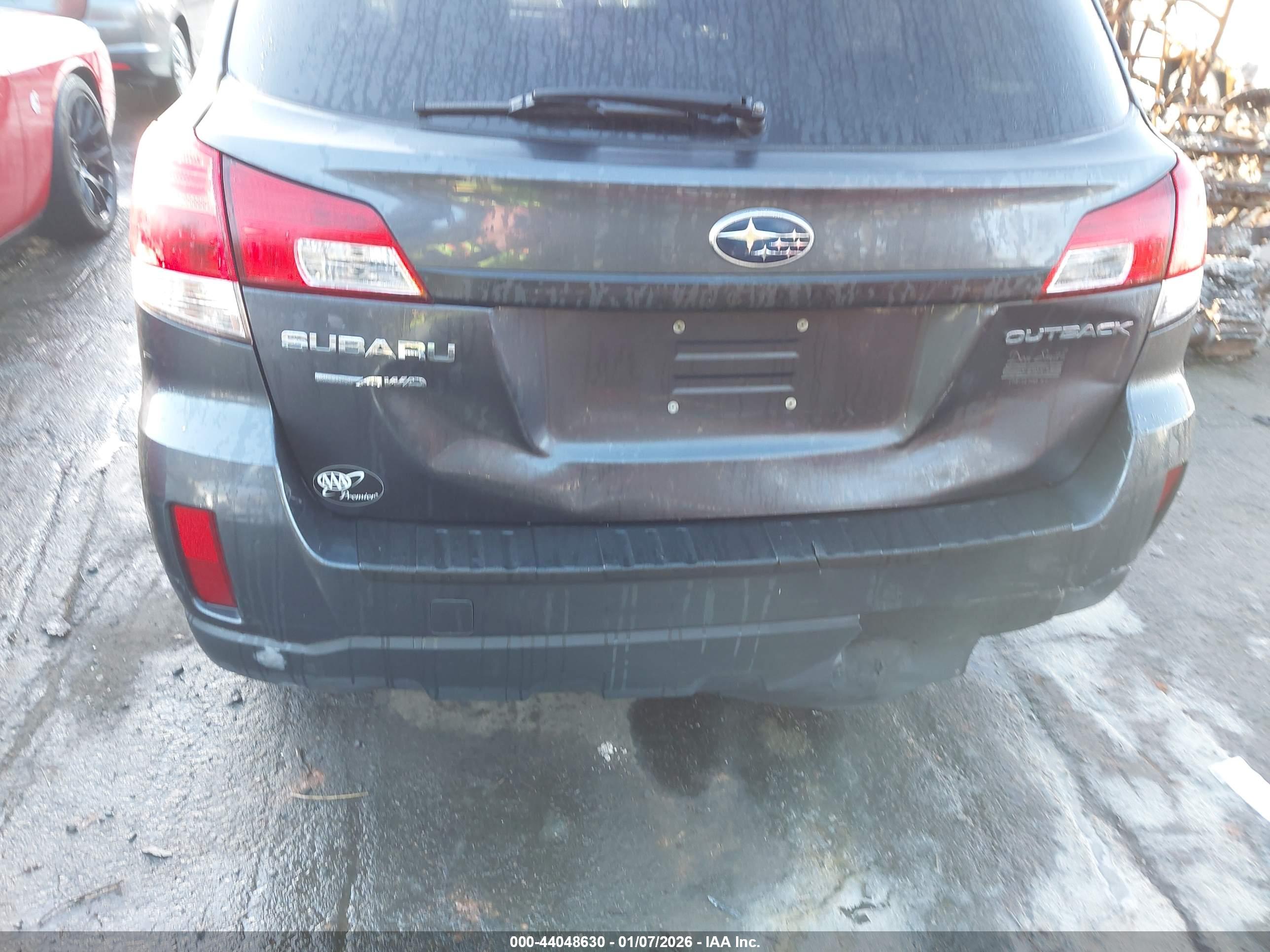 SUBARU OUTBACK image 6