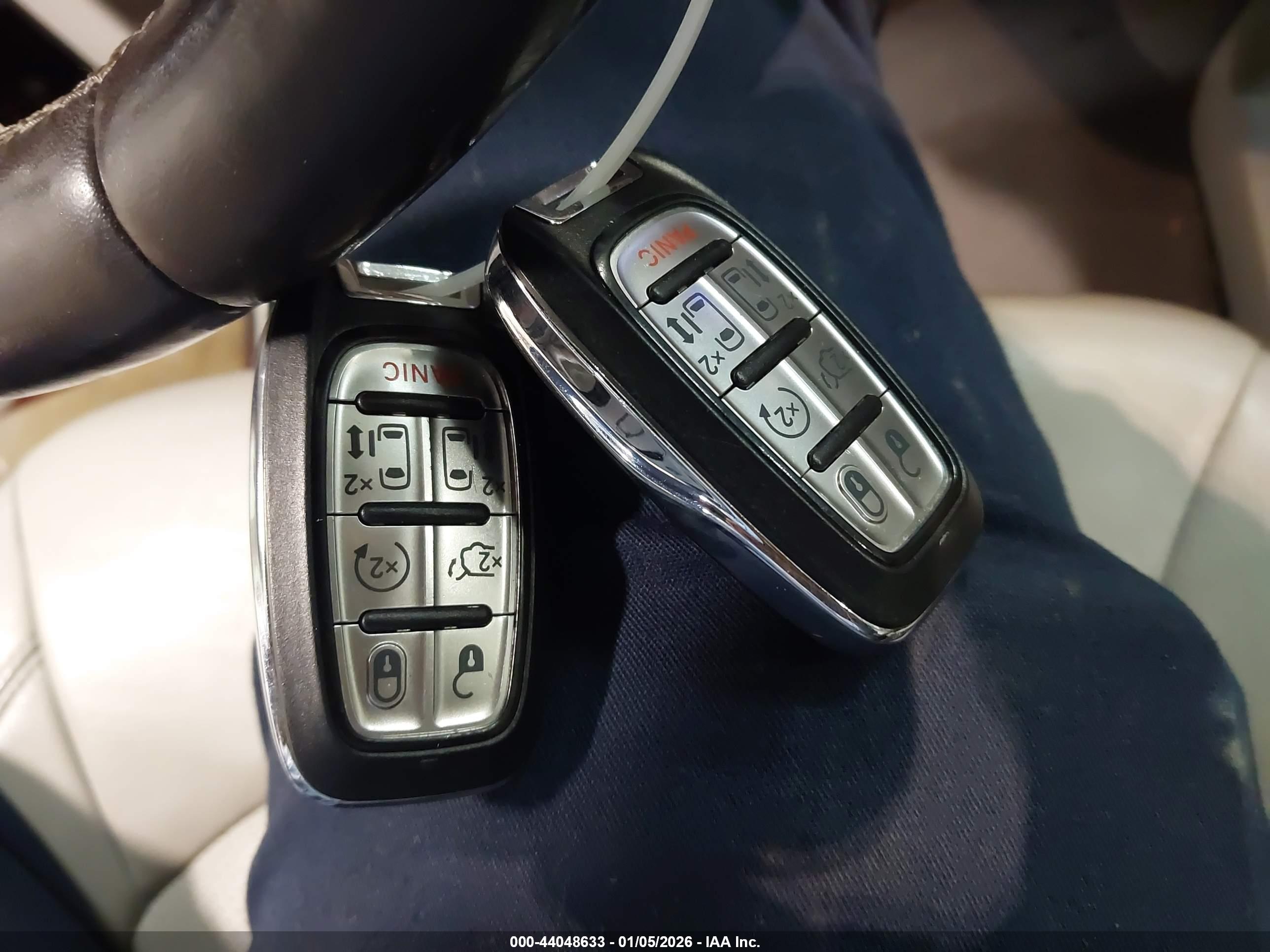 CHRYSLER PACIFICA image 11