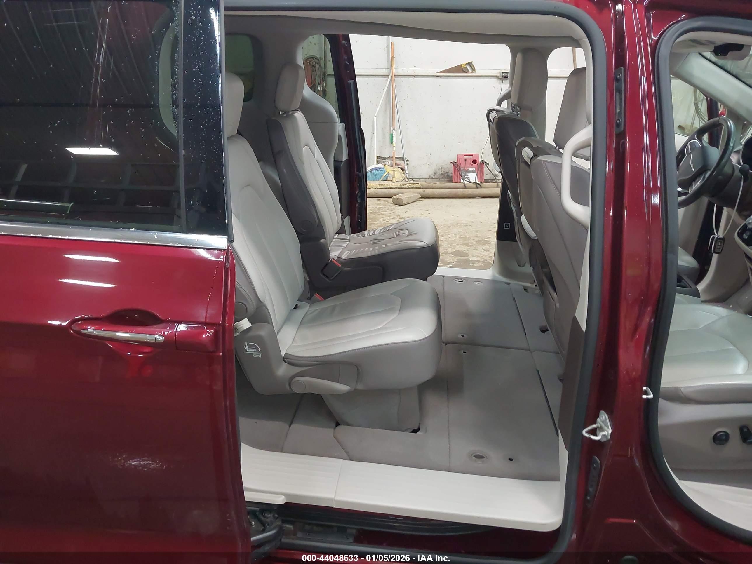 CHRYSLER PACIFICA image 8