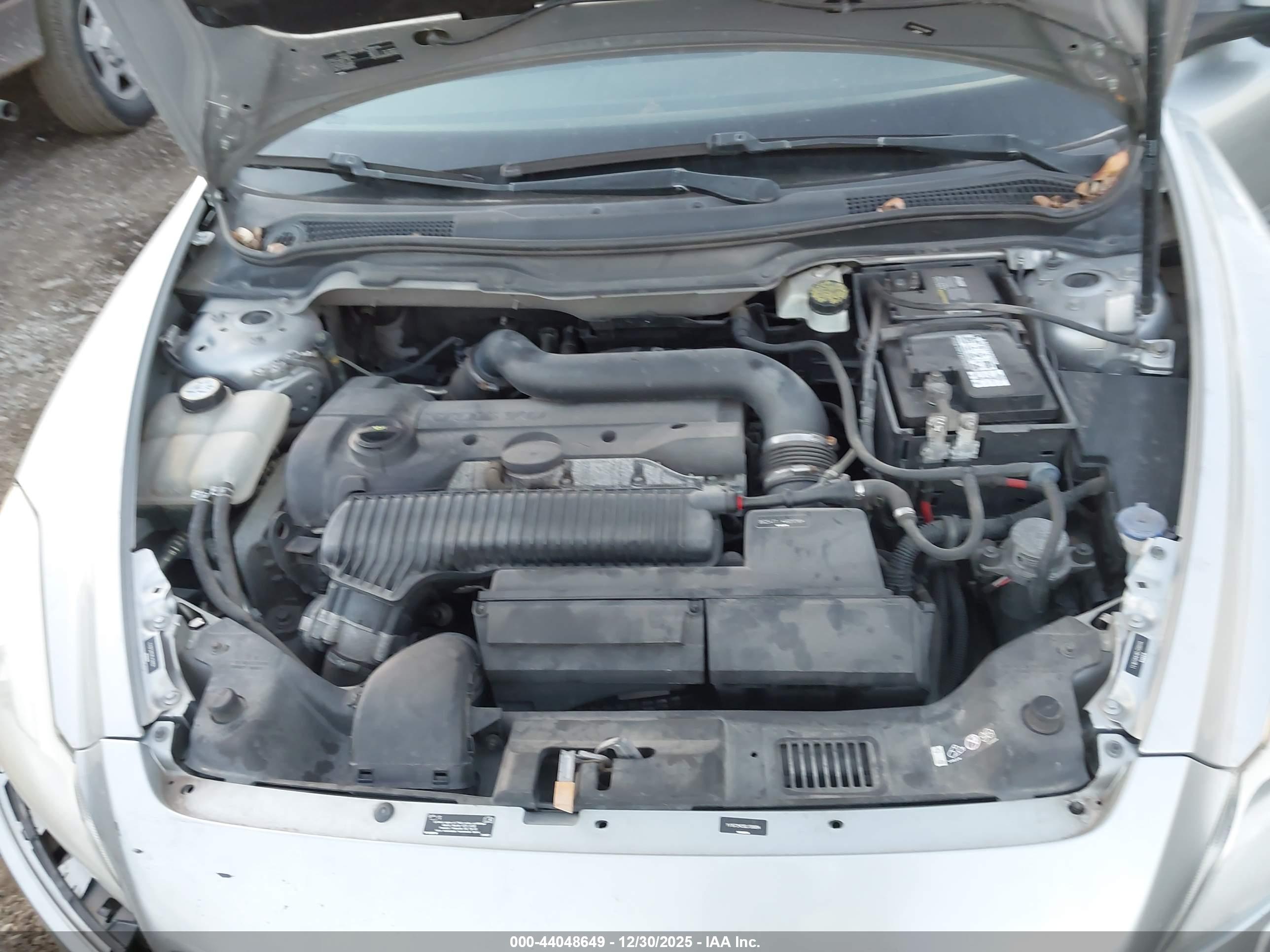 VOLVO C70 image 10