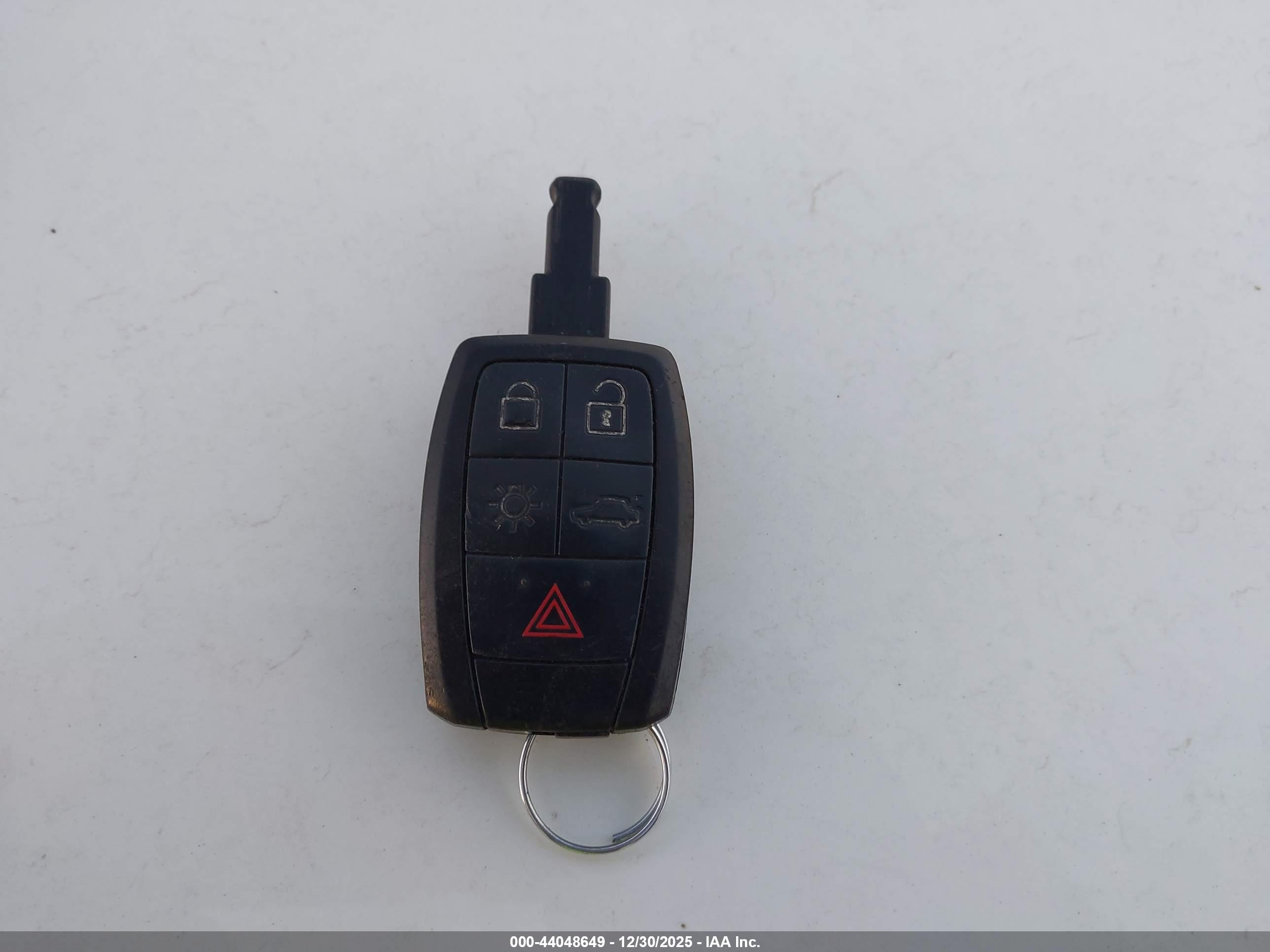 VOLVO C70 image 11