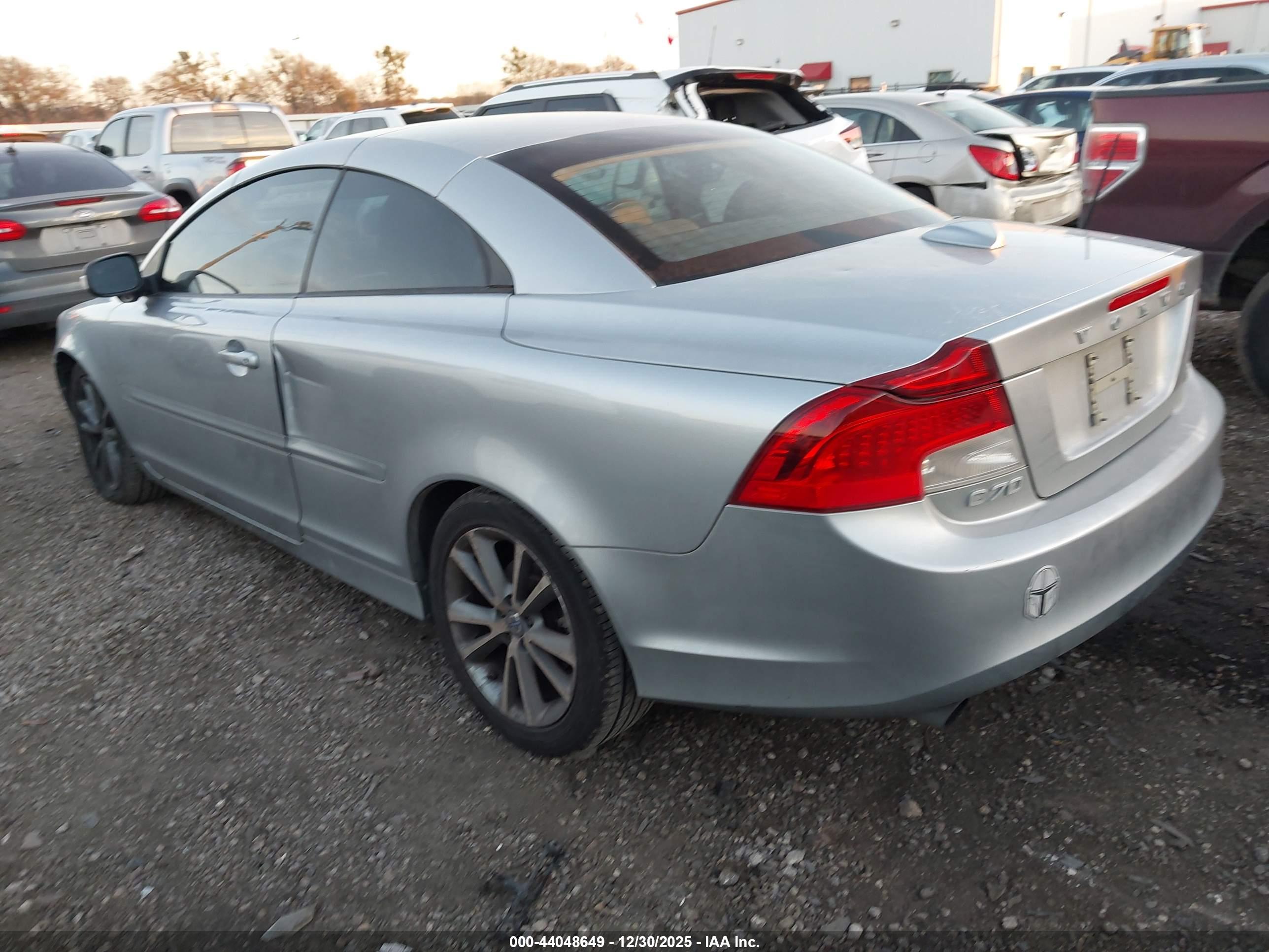 VOLVO C70 image 3