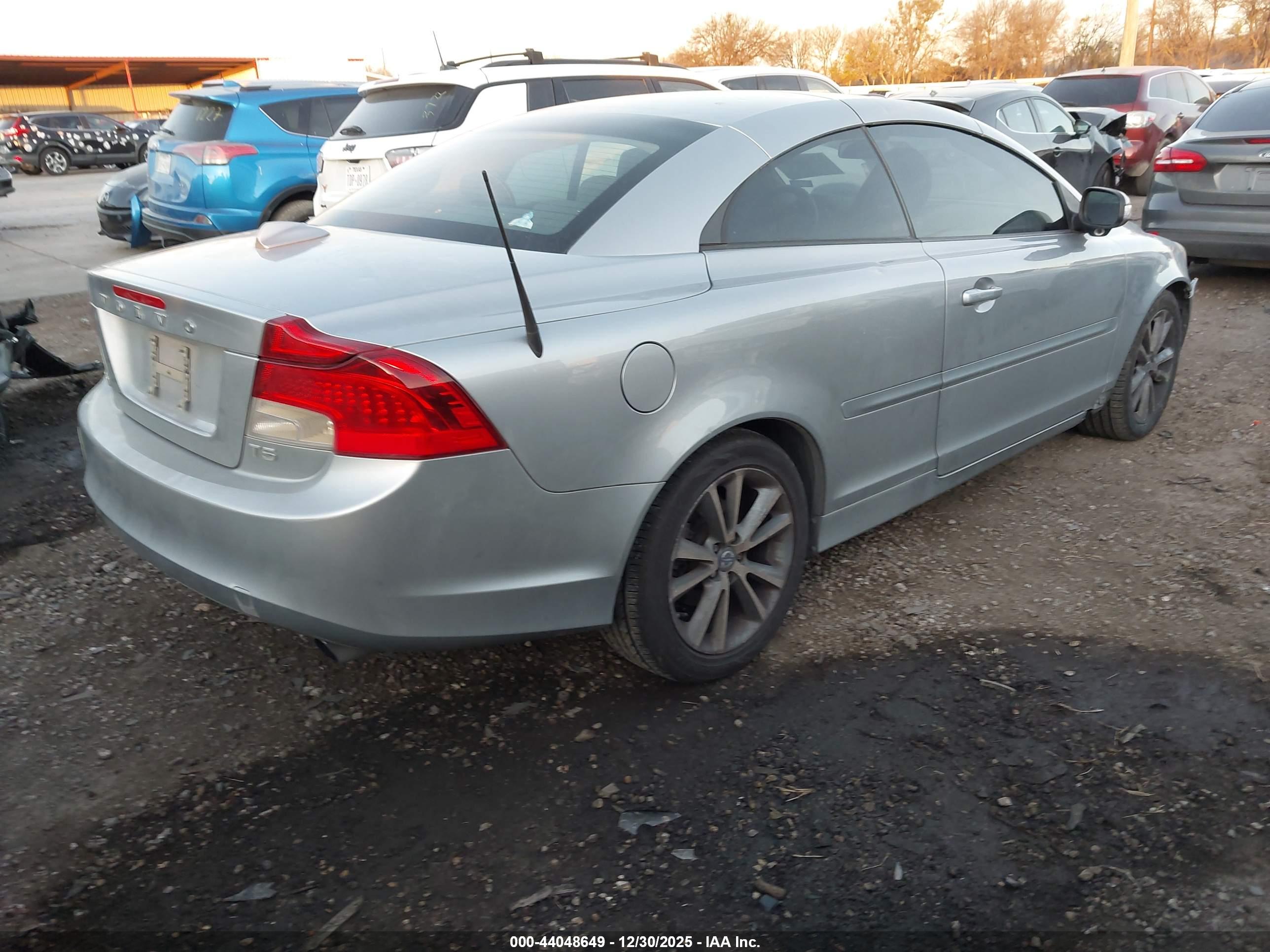 VOLVO C70 image 4