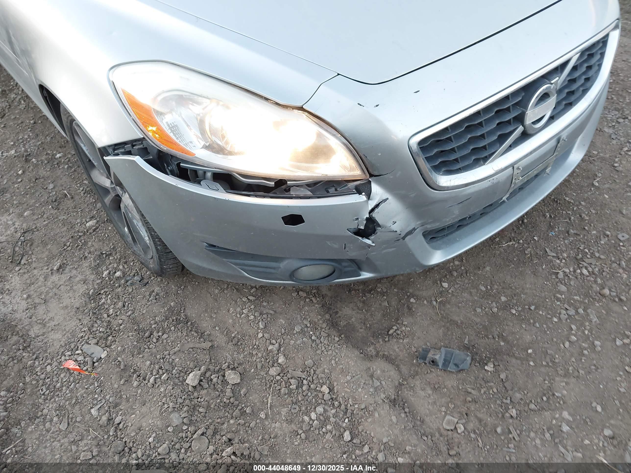VOLVO C70 image 6