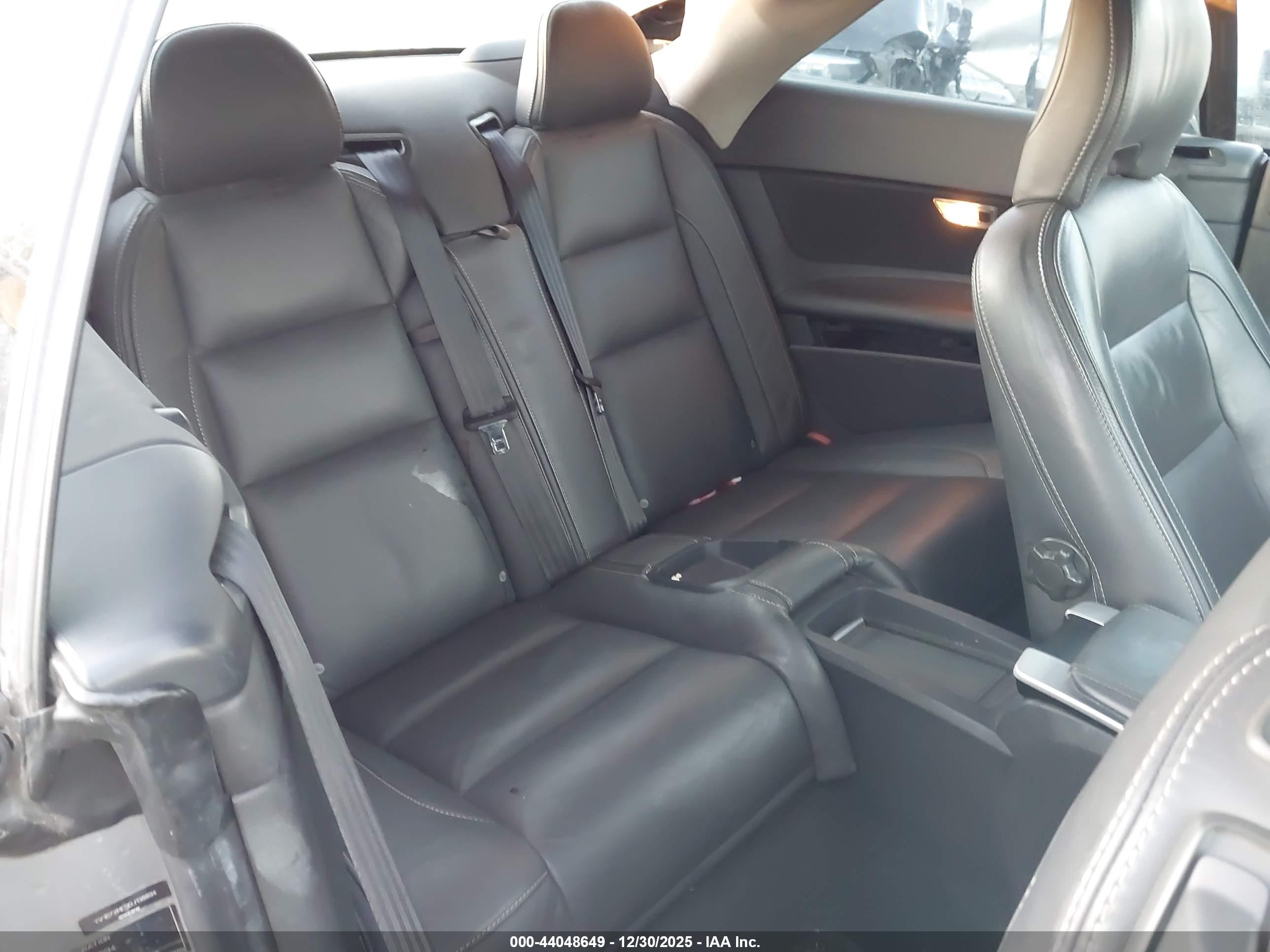 VOLVO C70 image 8