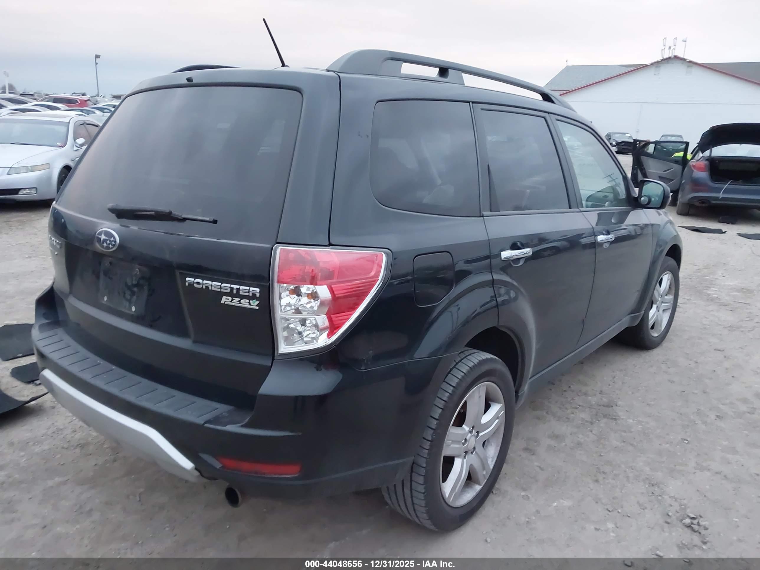 SUBARU FORESTER image 4