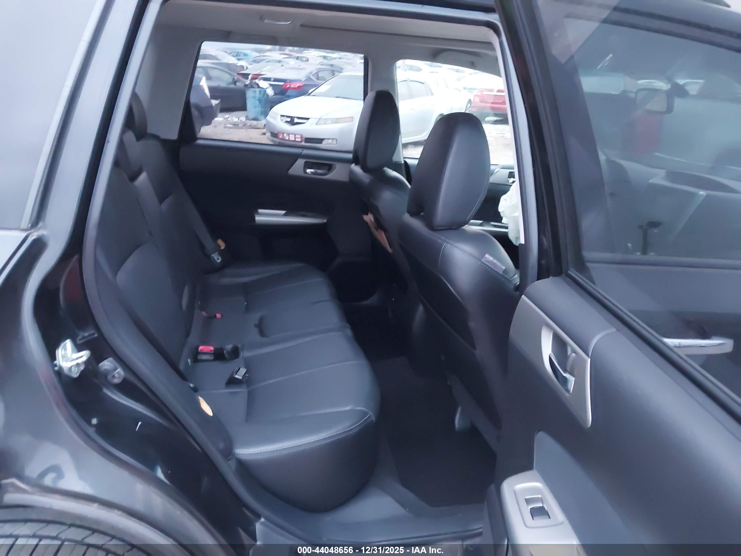 SUBARU FORESTER image 8