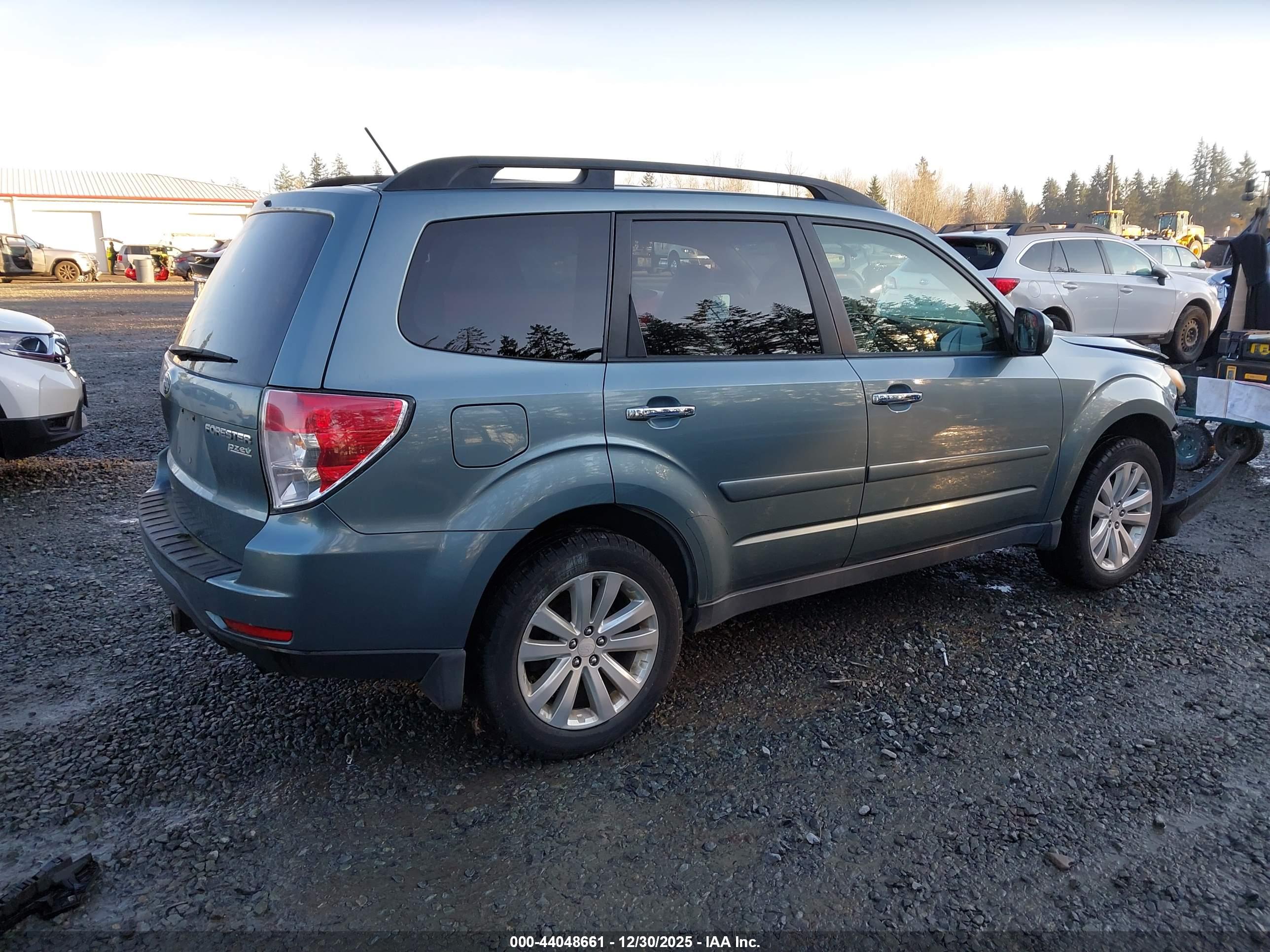SUBARU FORESTER image 4